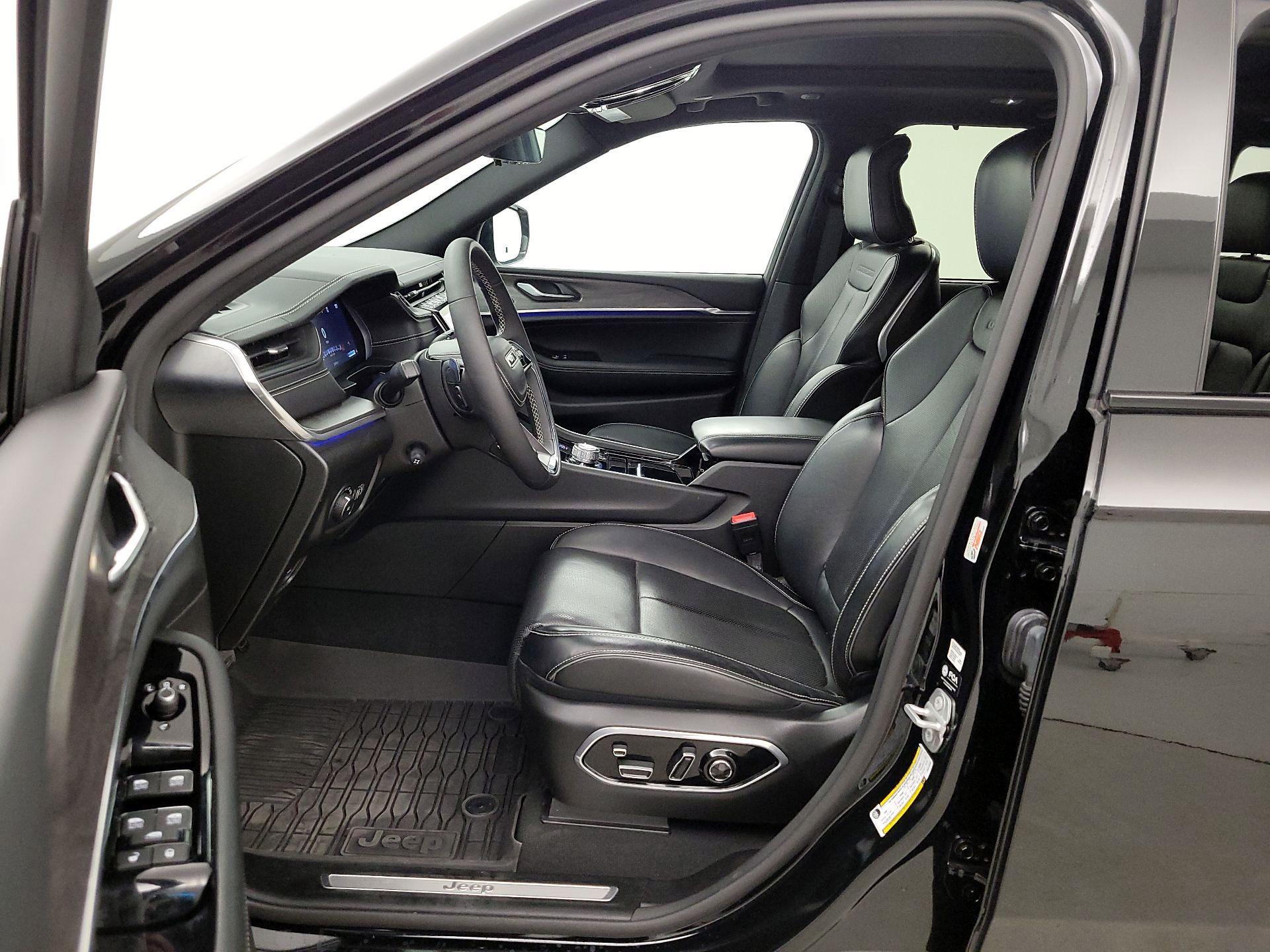 Thumbnail: 2023 Jeep Grand Cherokee - 11