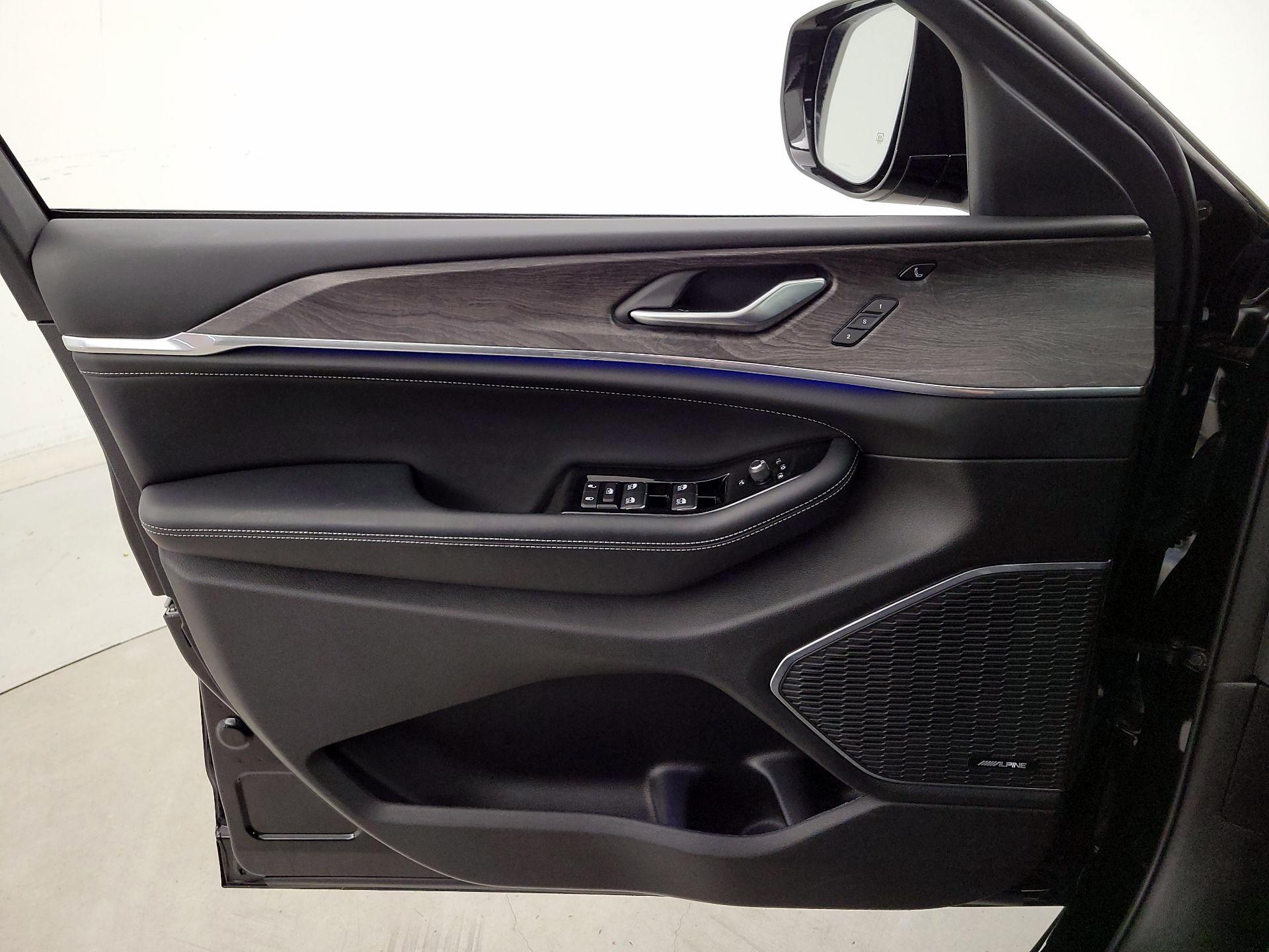 Thumbnail: 2023 Jeep Grand Cherokee - 12