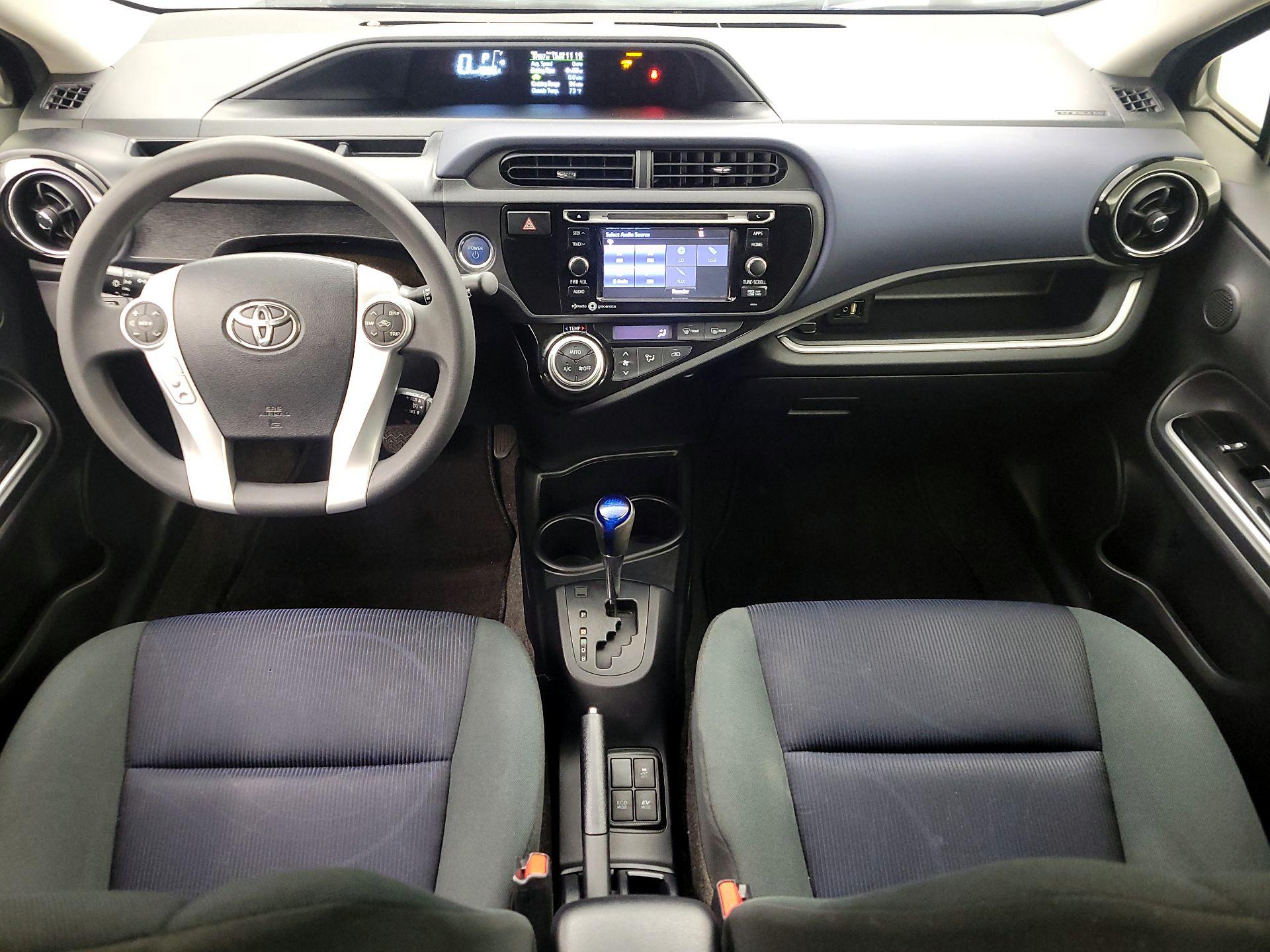 Thumbnail: 2015 Toyota Prius c - 9