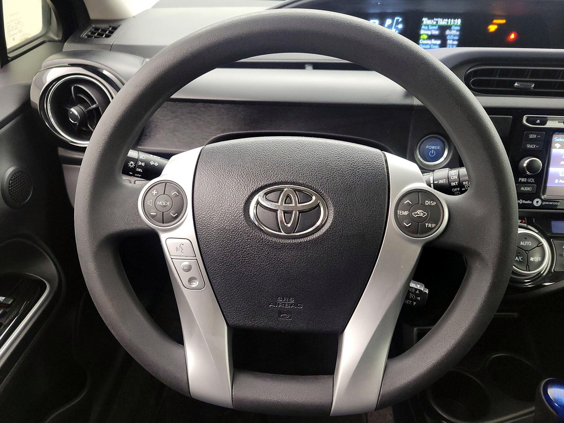 Thumbnail: 2015 Toyota Prius c - 10