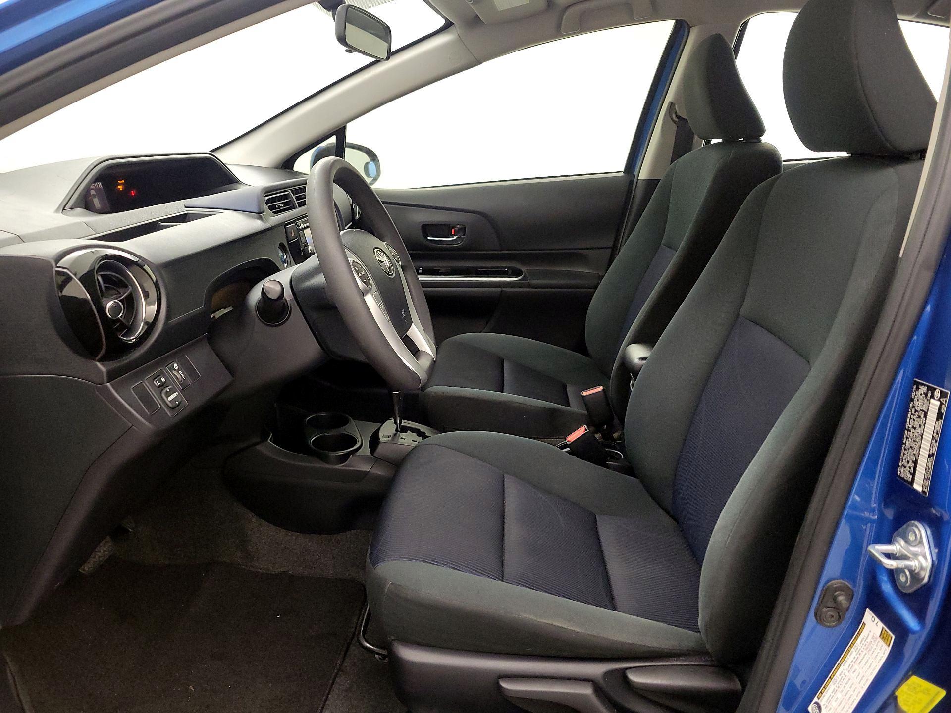 Thumbnail: 2015 Toyota Prius c - 11