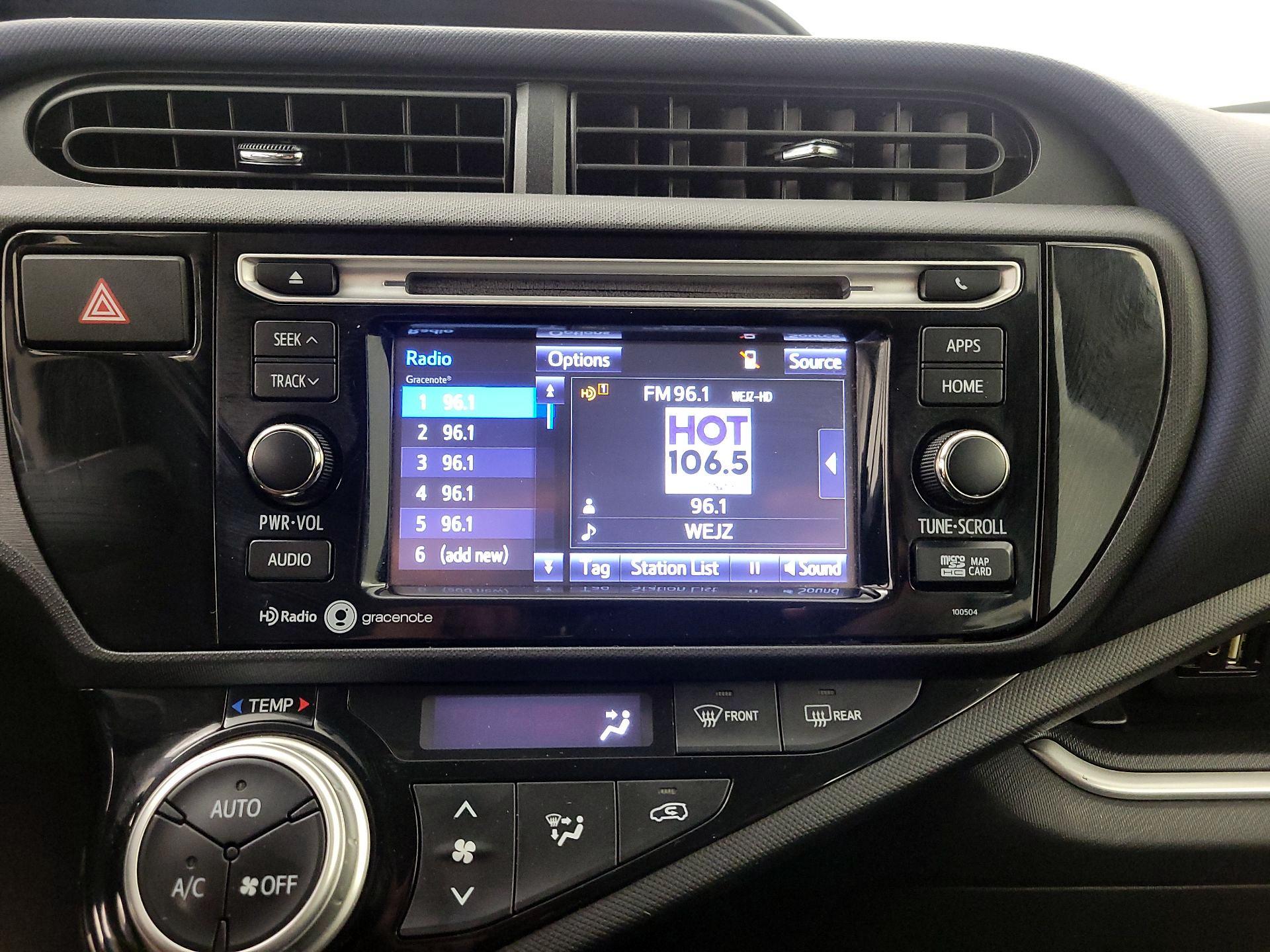 Thumbnail: 2015 Toyota Prius c - 14