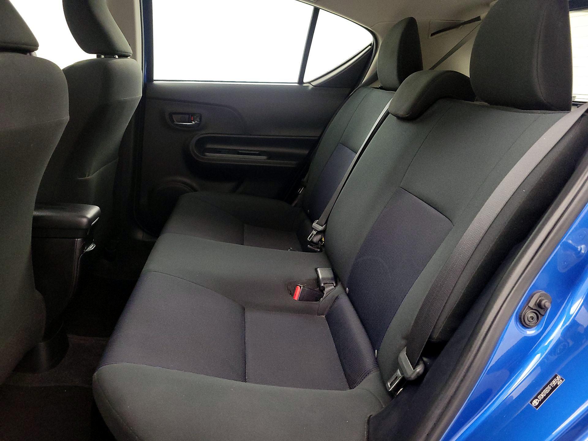 Thumbnail: 2015 Toyota Prius c - 18