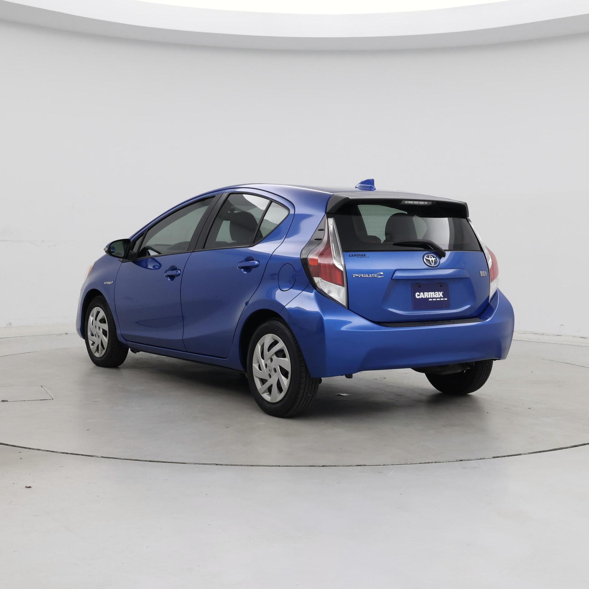 Thumbnail: 2015 Toyota Prius c - 2