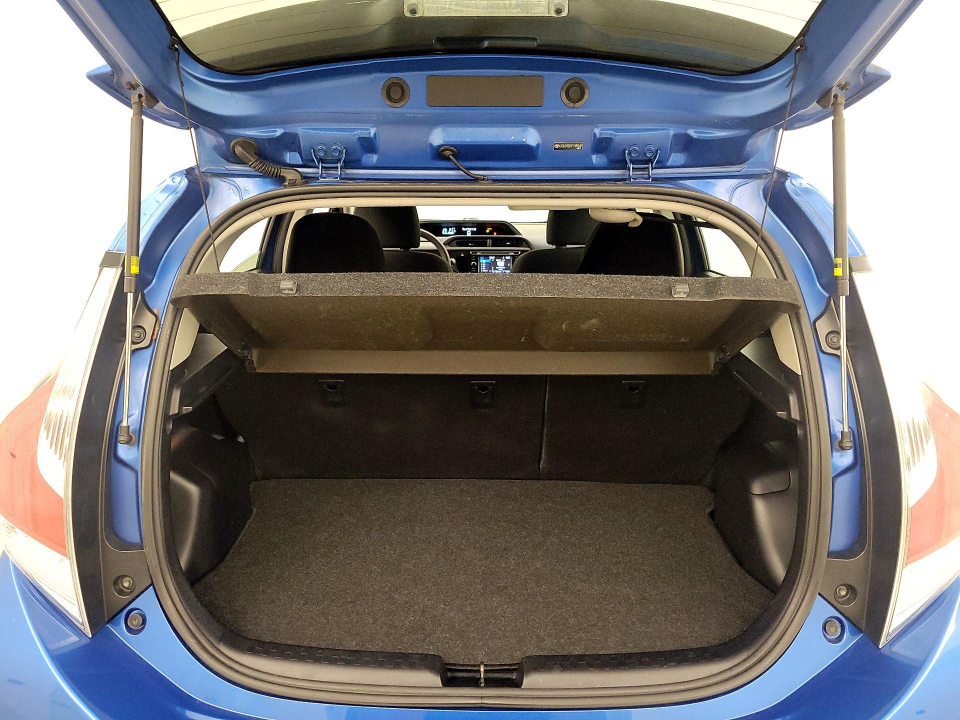 Thumbnail: 2015 Toyota Prius c - 19