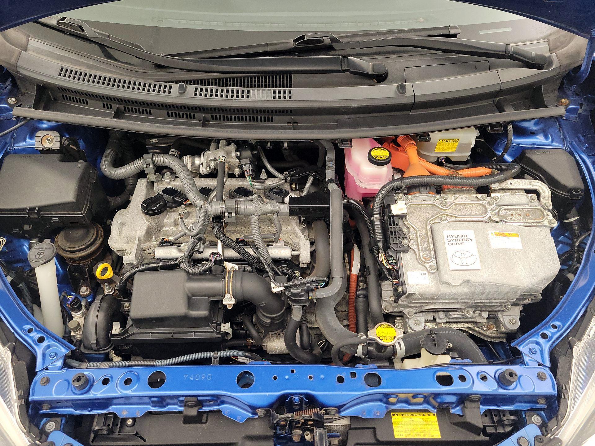 Thumbnail: 2015 Toyota Prius c - 20