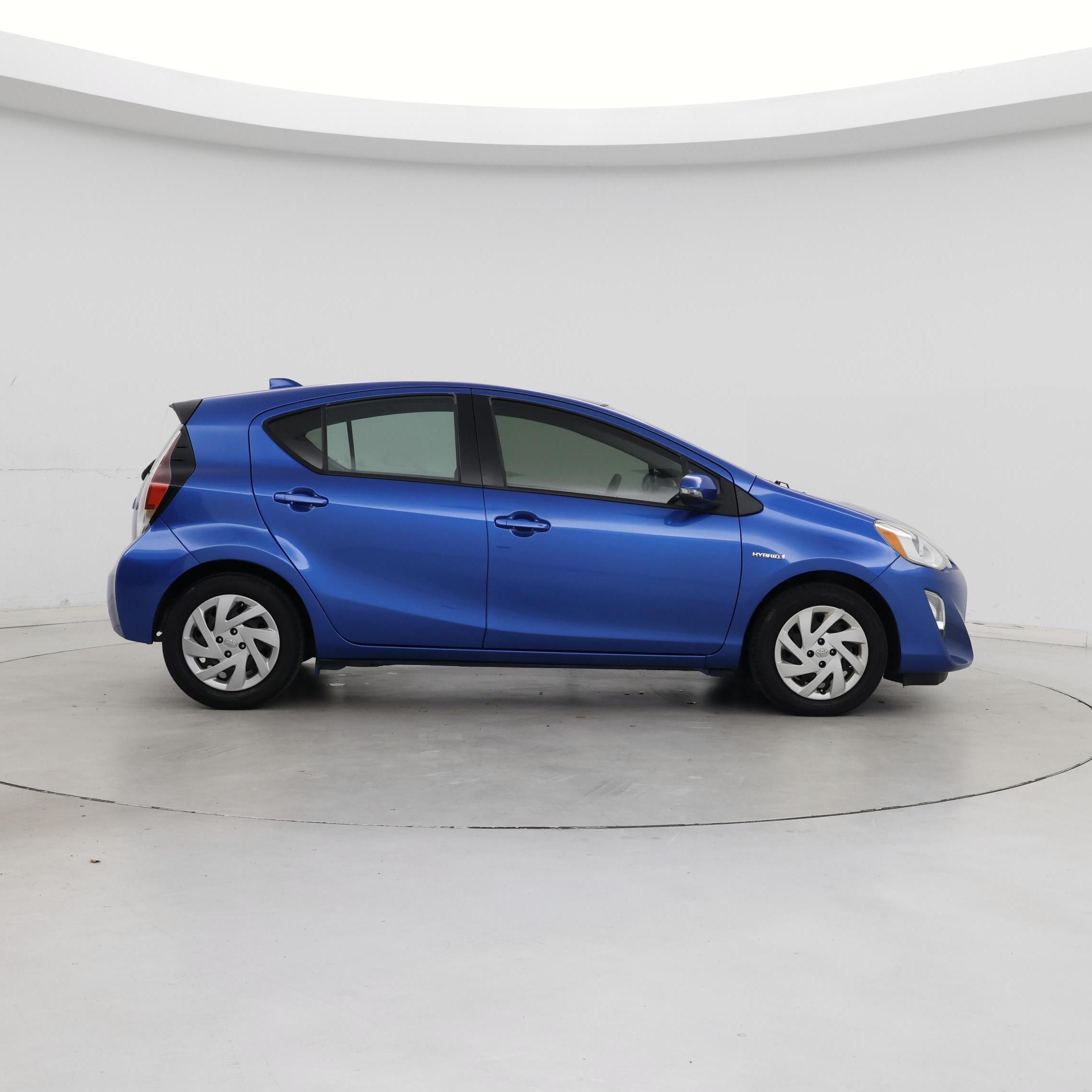 Thumbnail: 2015 Toyota Prius c - 7