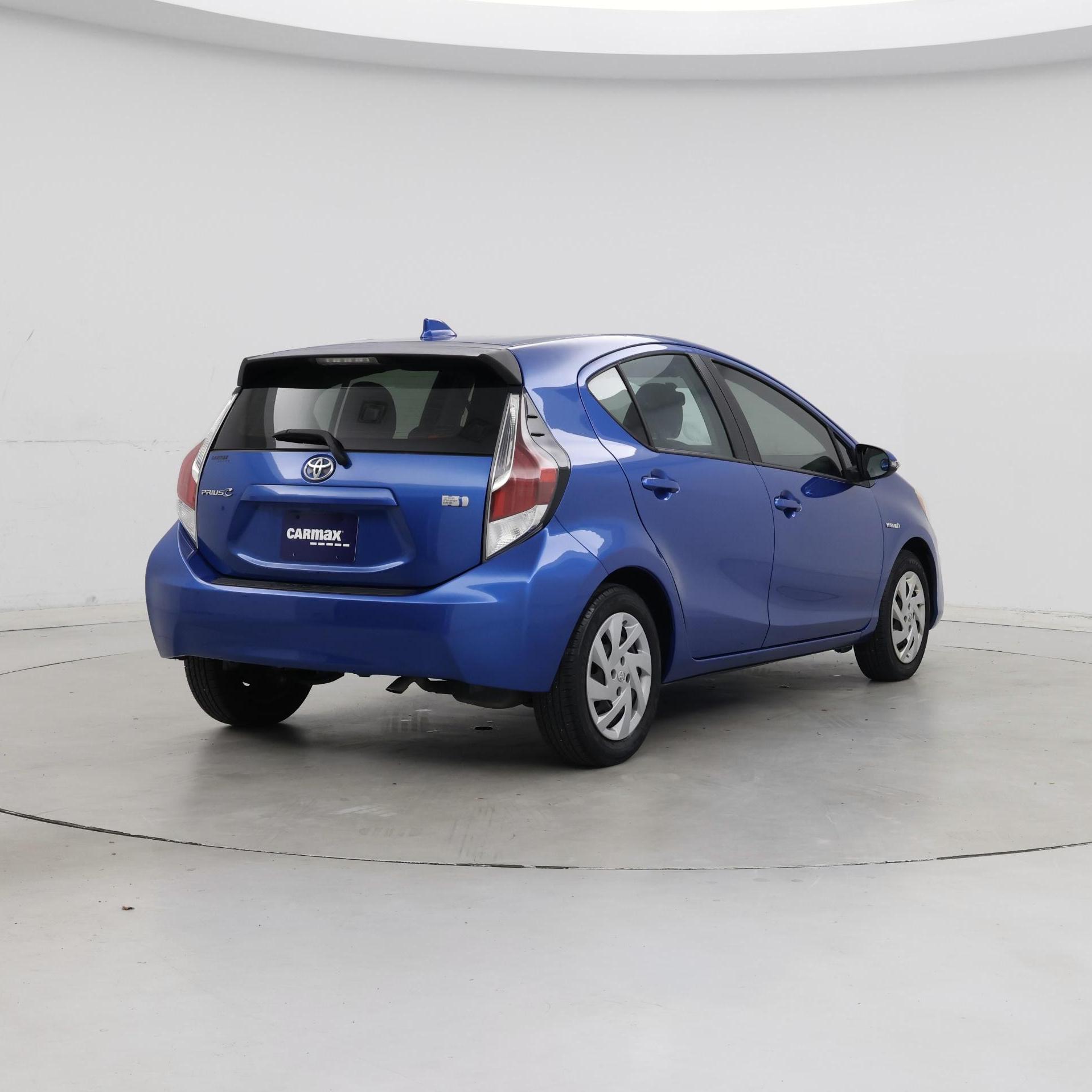 Thumbnail: 2015 Toyota Prius c - 8