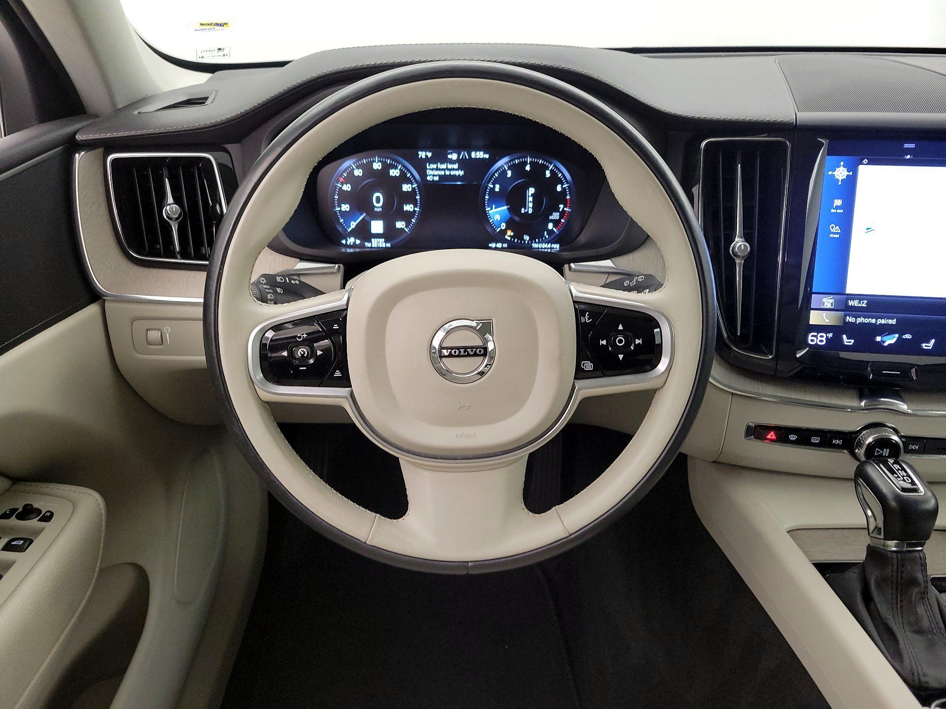 Thumbnail: 2018 Volvo XC60 - 10