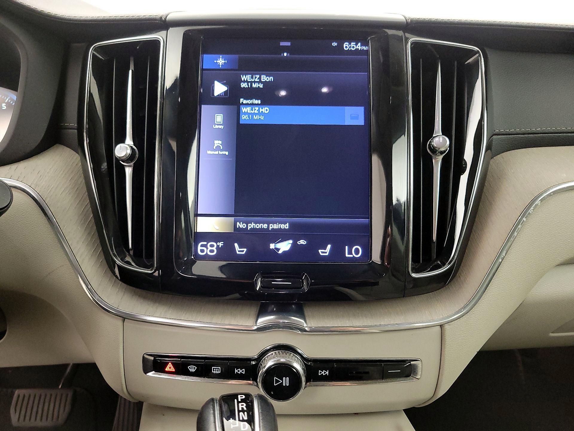 Thumbnail: 2018 Volvo XC60 - 16