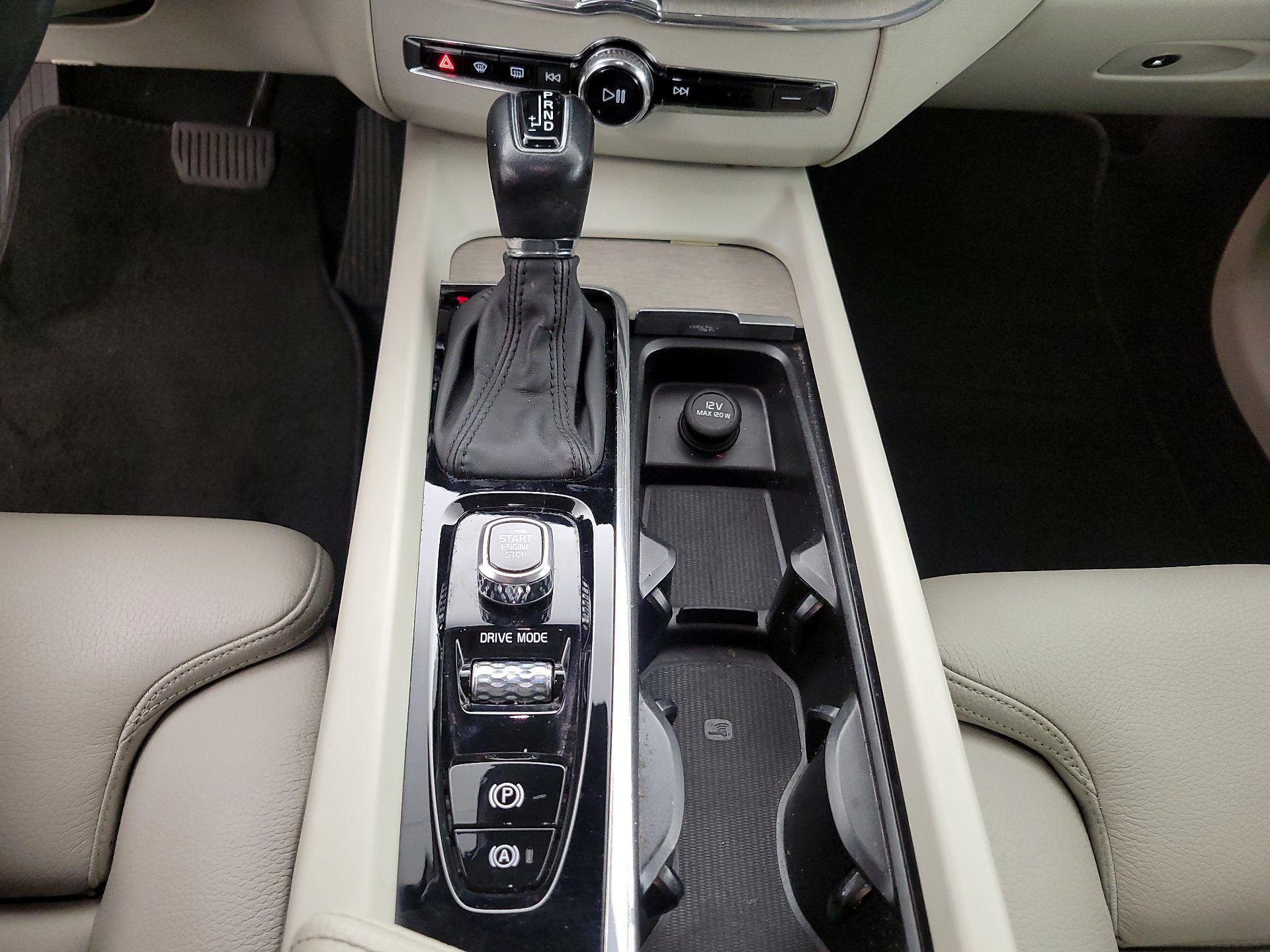 Thumbnail: 2018 Volvo XC60 - 18