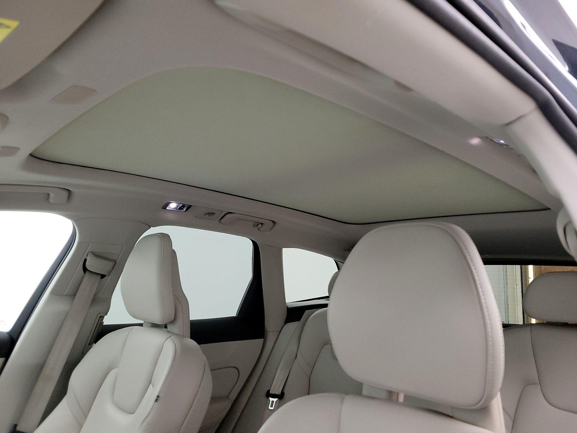 Thumbnail: 2018 Volvo XC60 - 20