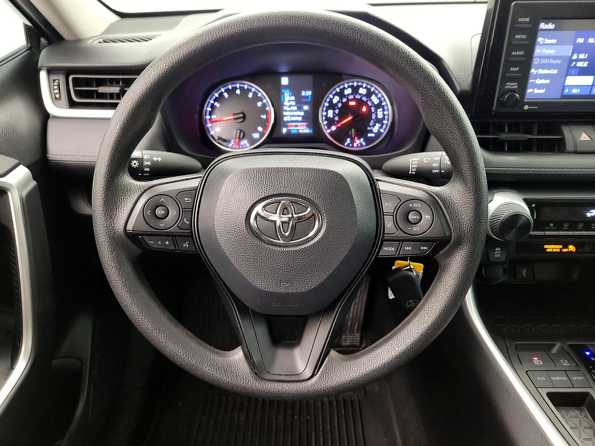 Thumbnail: 2022 Toyota RAV4 - 10