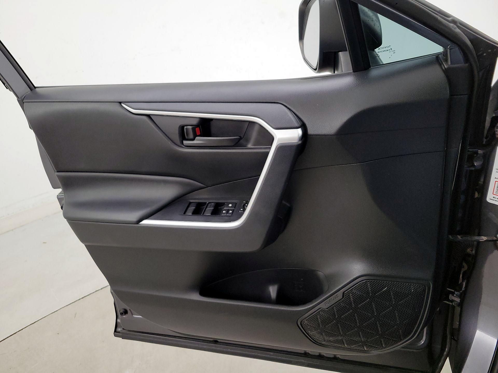 Thumbnail: 2022 Toyota RAV4 - 12