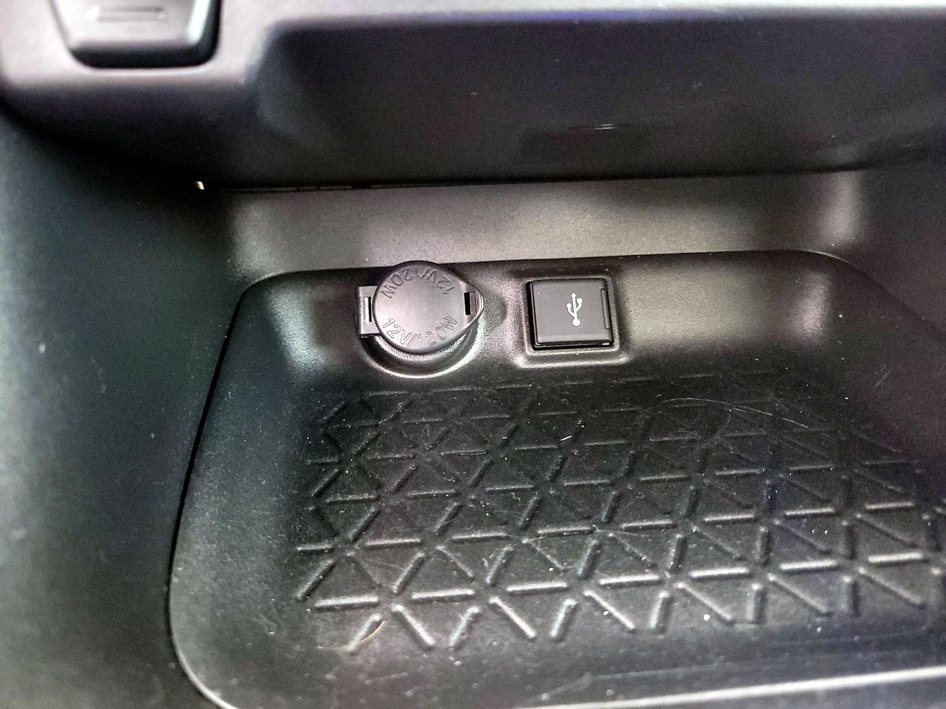 Thumbnail: 2022 Toyota RAV4 - 18