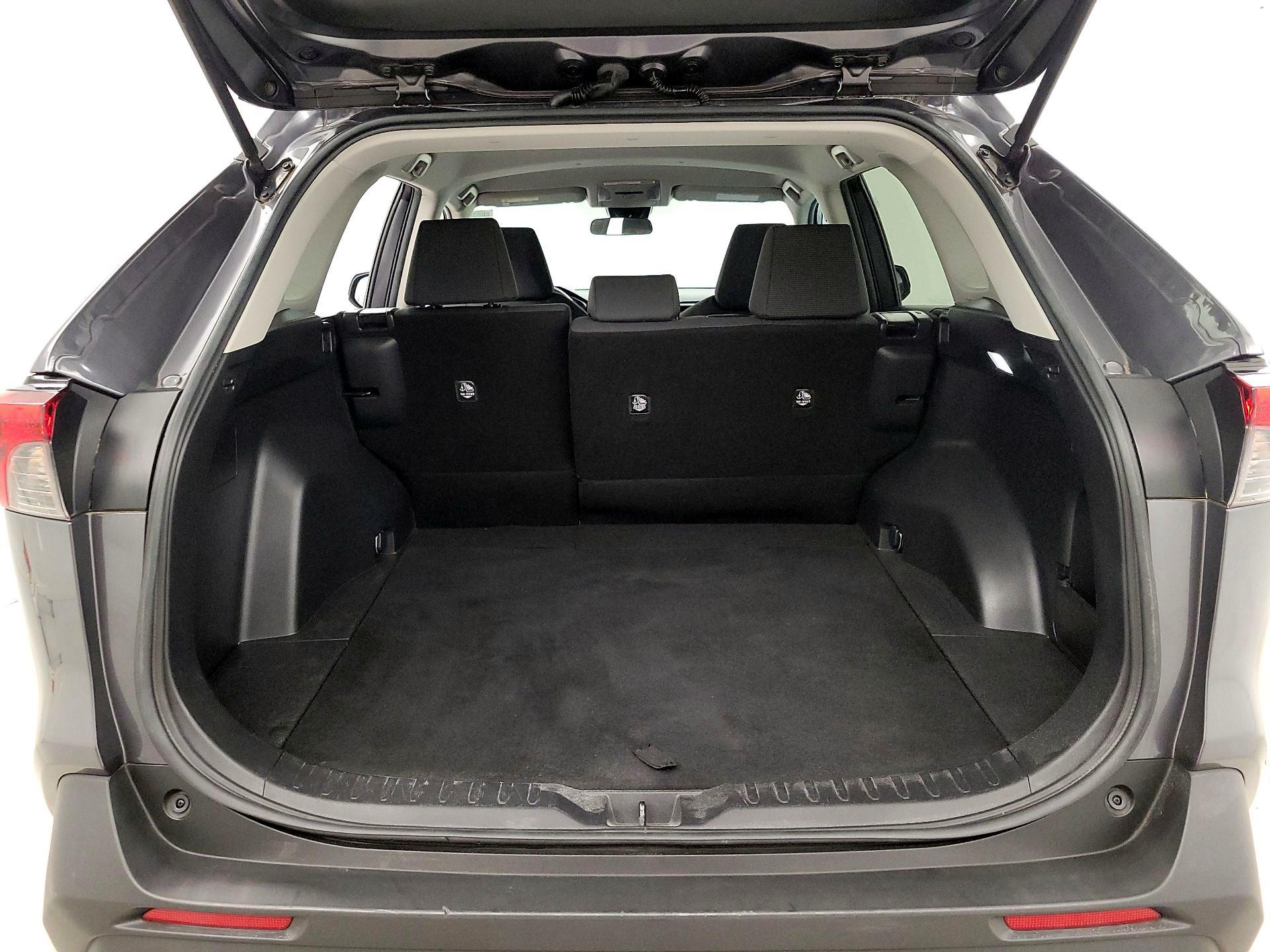 Thumbnail: 2022 Toyota RAV4 - 20