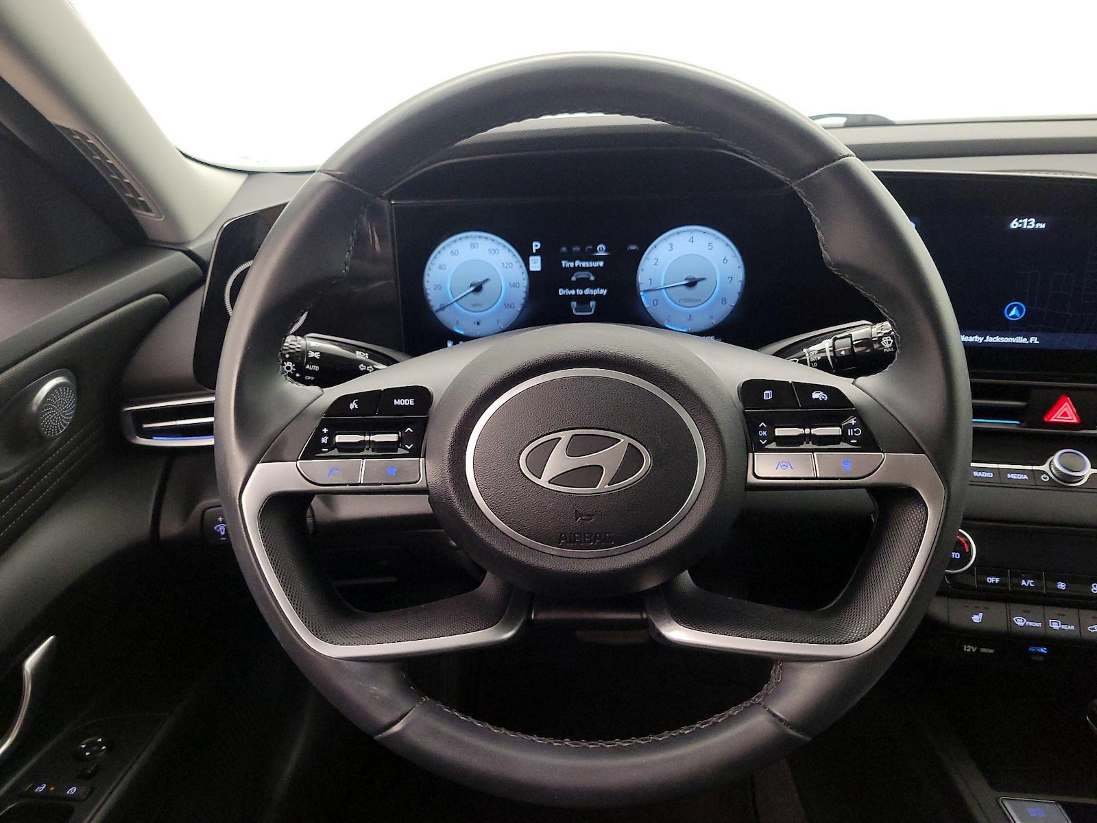 2024 Hyundai Elantra SEL - Photo 11