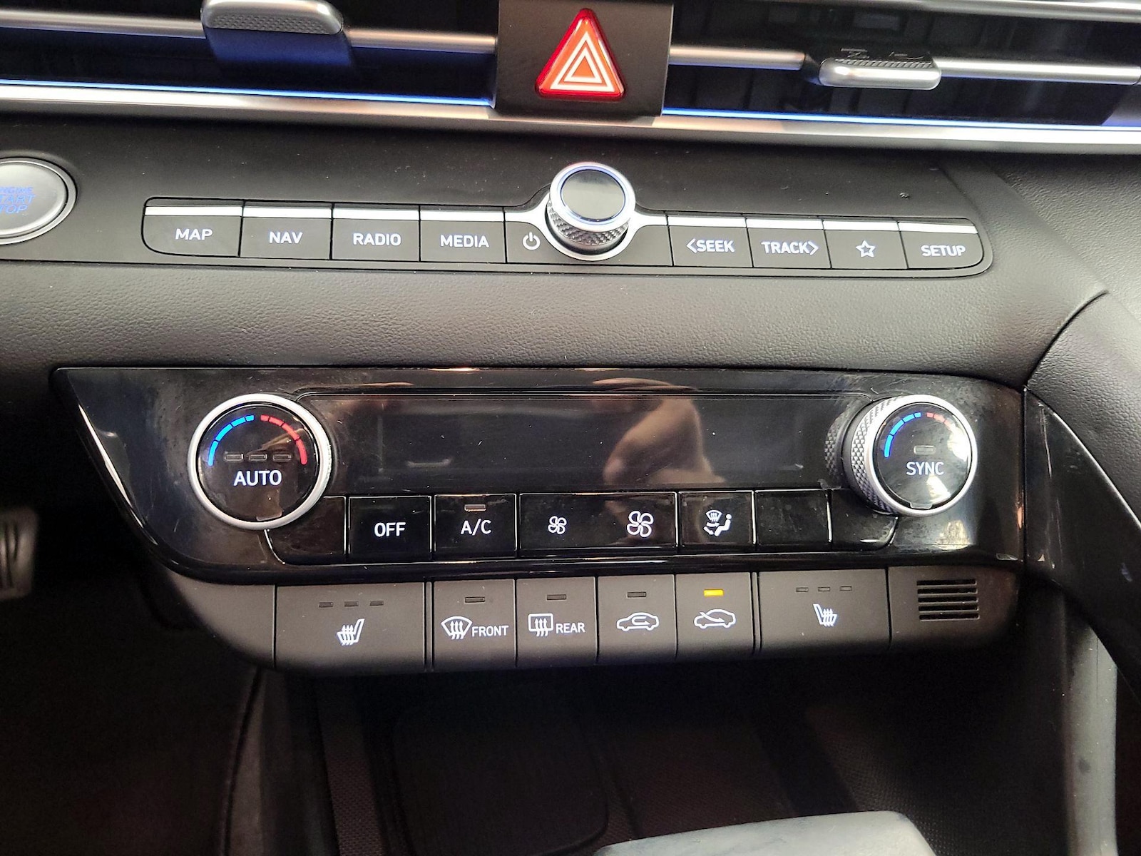 2024 Hyundai Elantra SEL - Photo 18