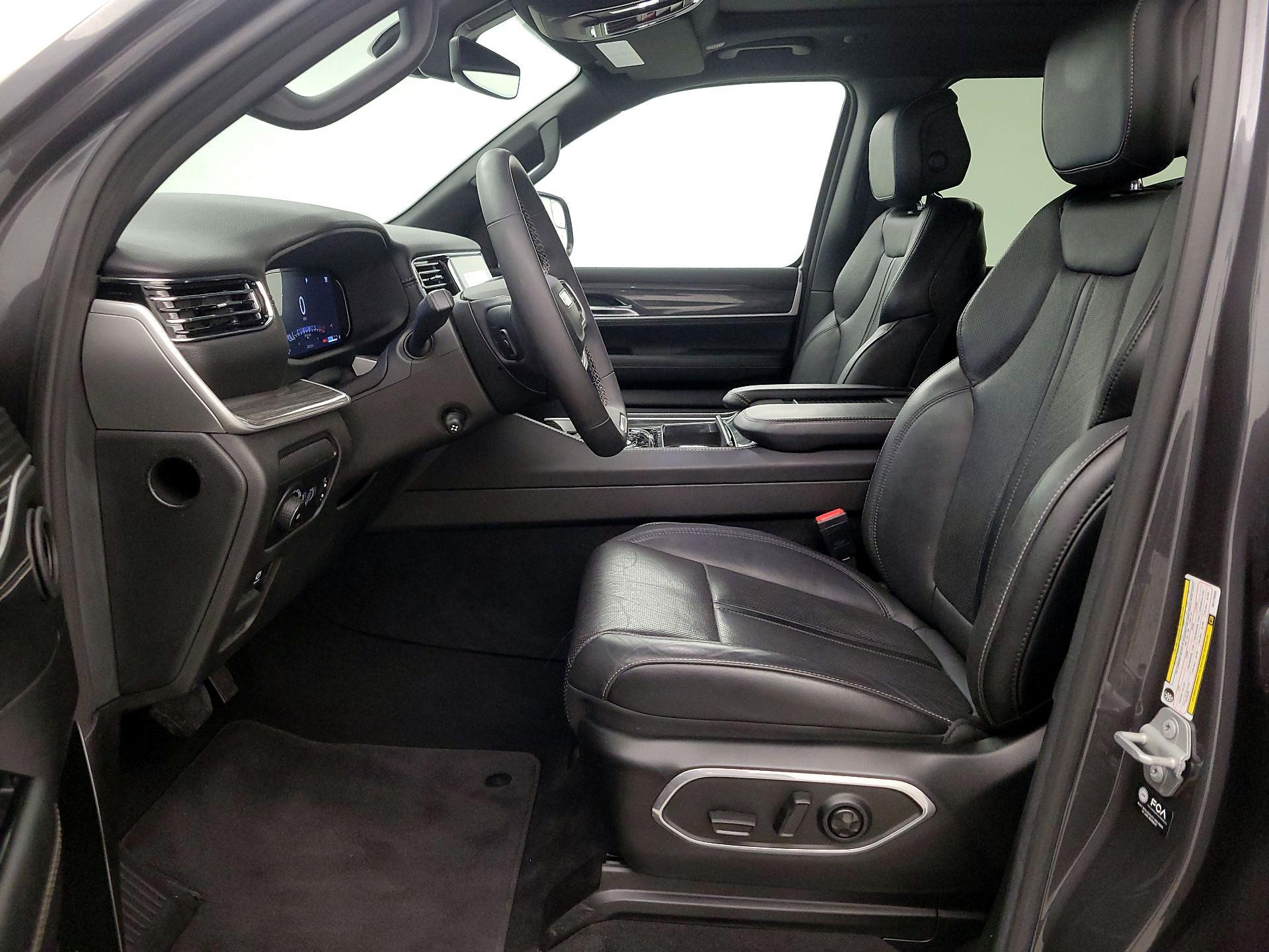 Thumbnail: 2022 Jeep Wagoneer - 11