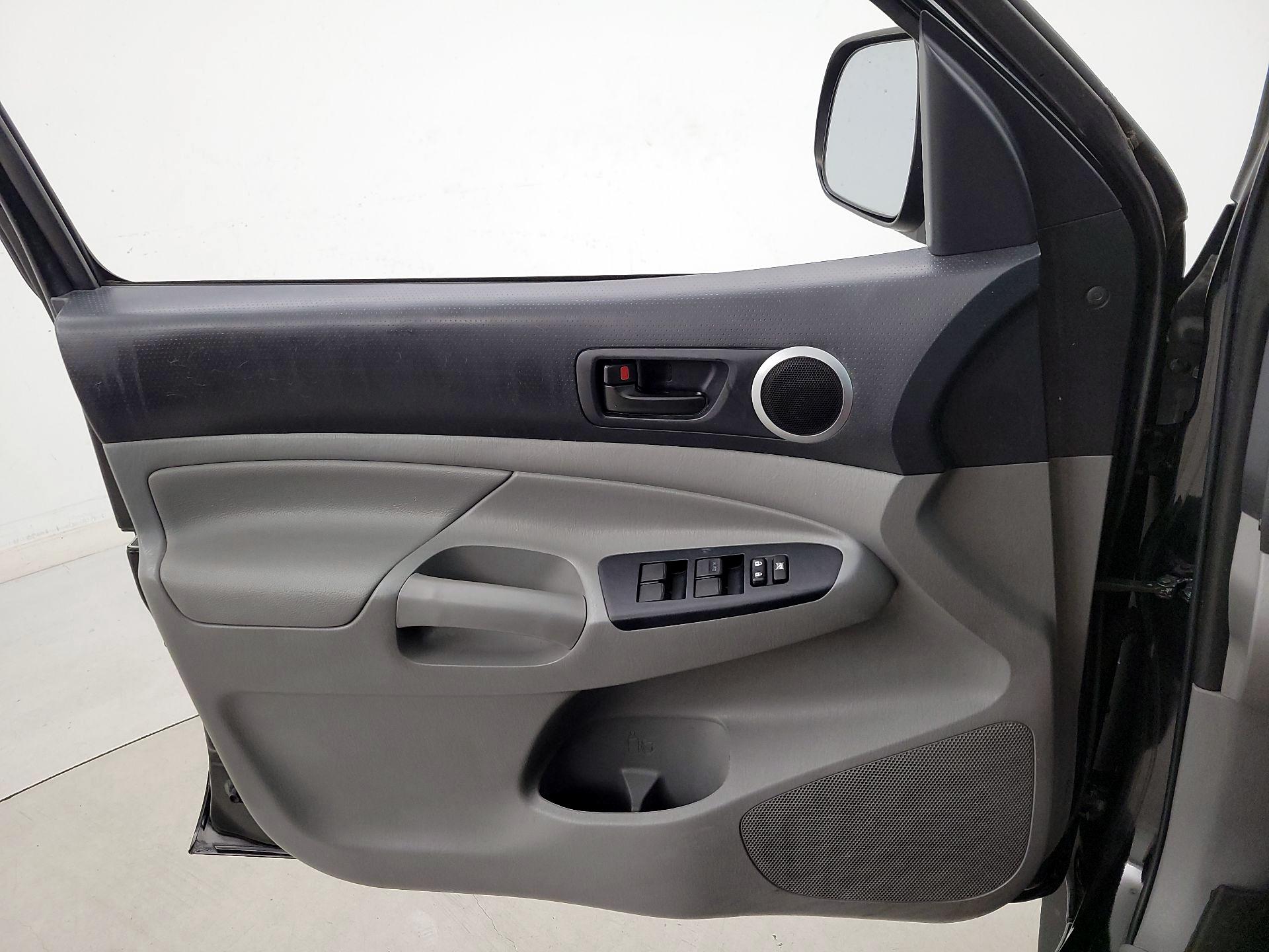Thumbnail: 2015 Toyota Tacoma - 12