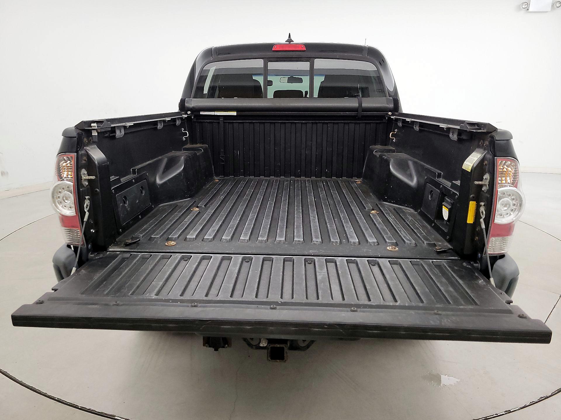 Thumbnail: 2015 Toyota Tacoma - 20