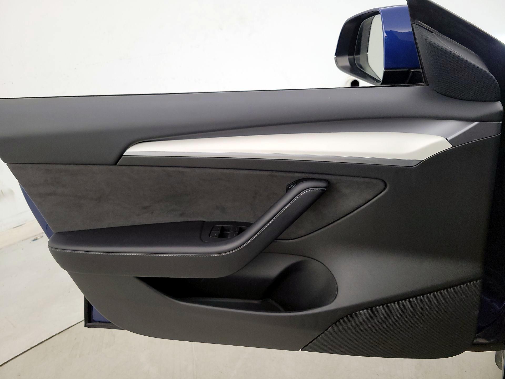 Thumbnail: 2022 Tesla Model 3 - 12