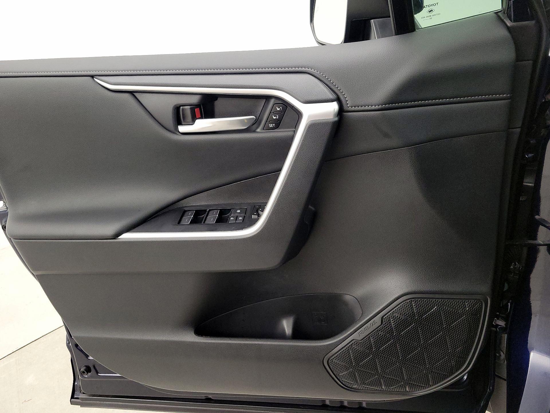 Thumbnail: 2025 Toyota RAV4 - 12