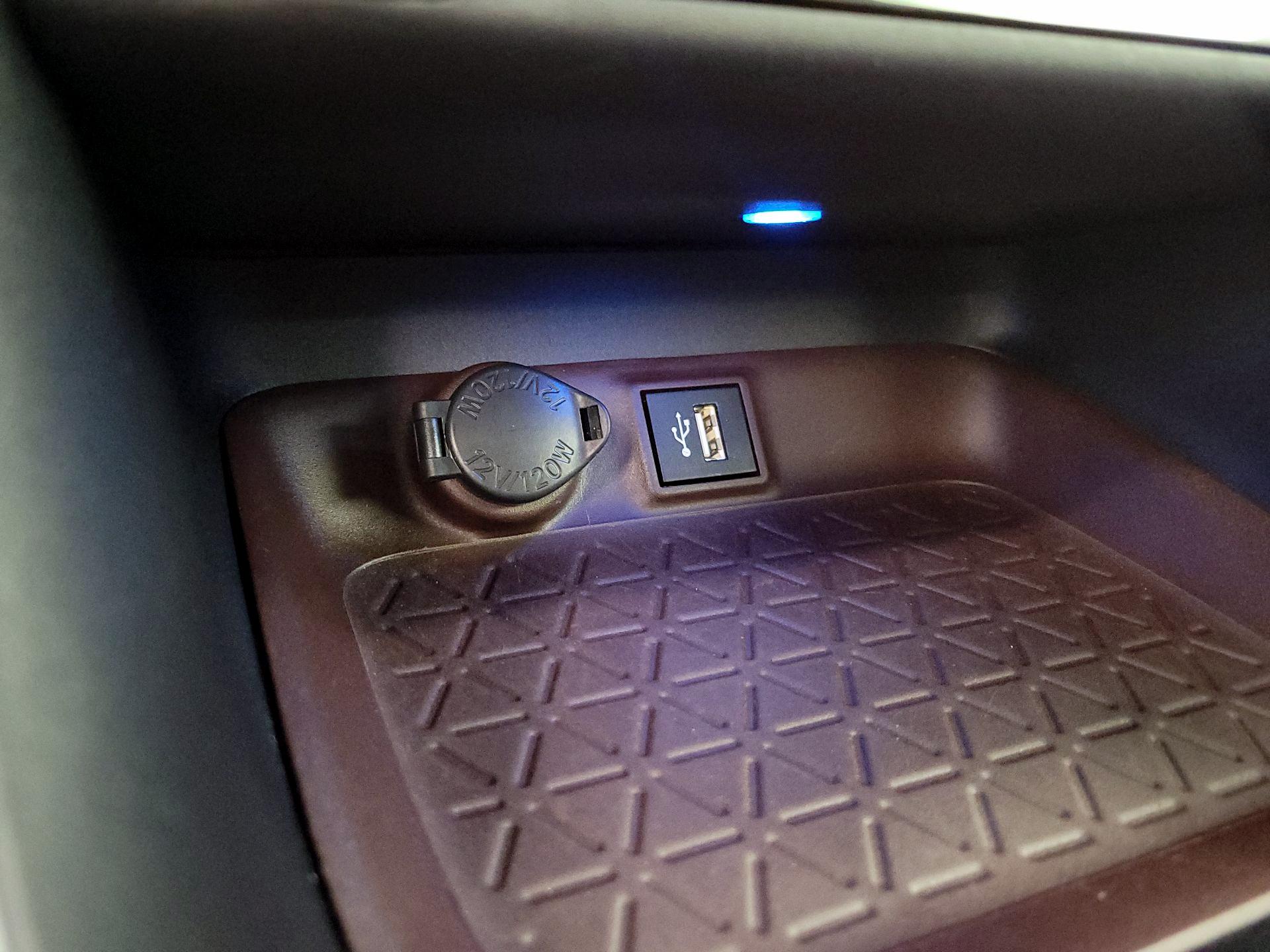 Thumbnail: 2025 Toyota RAV4 - 18