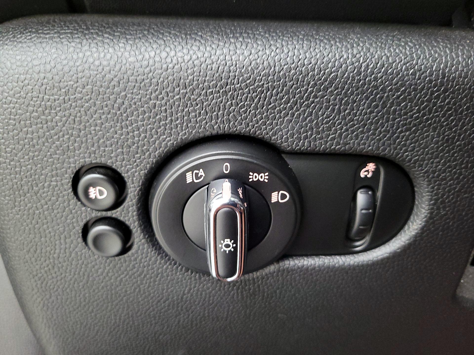 Thumbnail: 2021 MINI Cooper Hardtop - 13