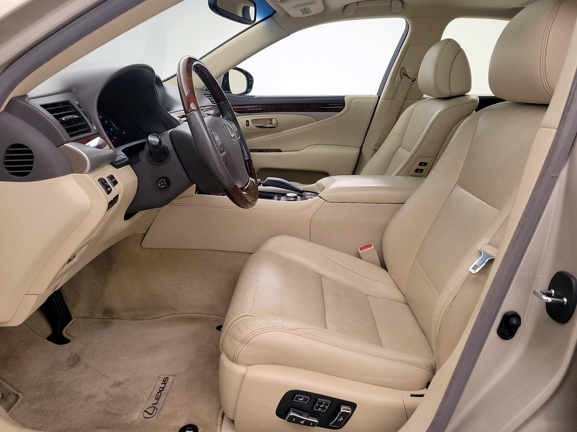 Thumbnail: 2015 Lexus LS - 11