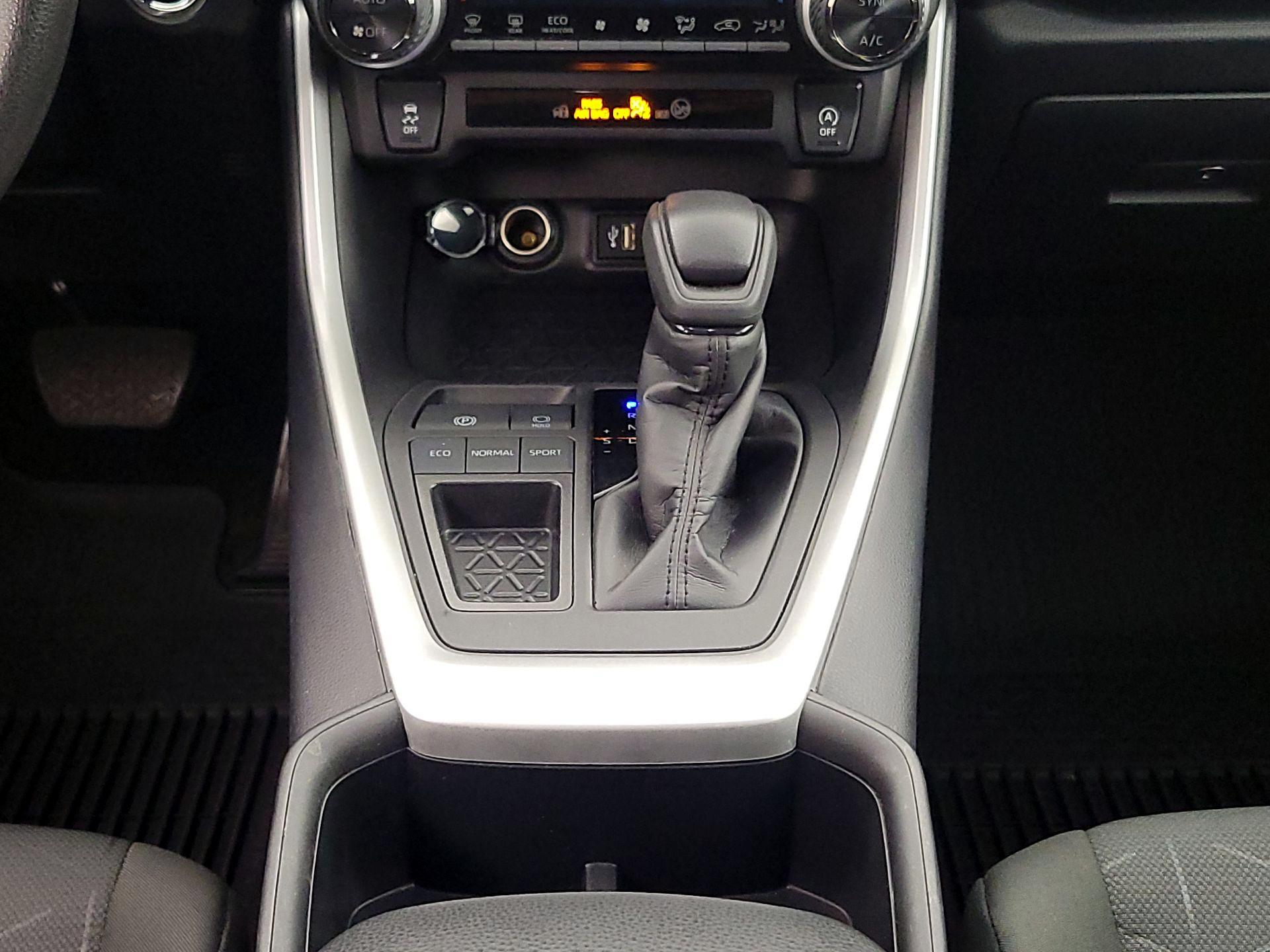 Thumbnail: 2024 Toyota RAV4 - 17