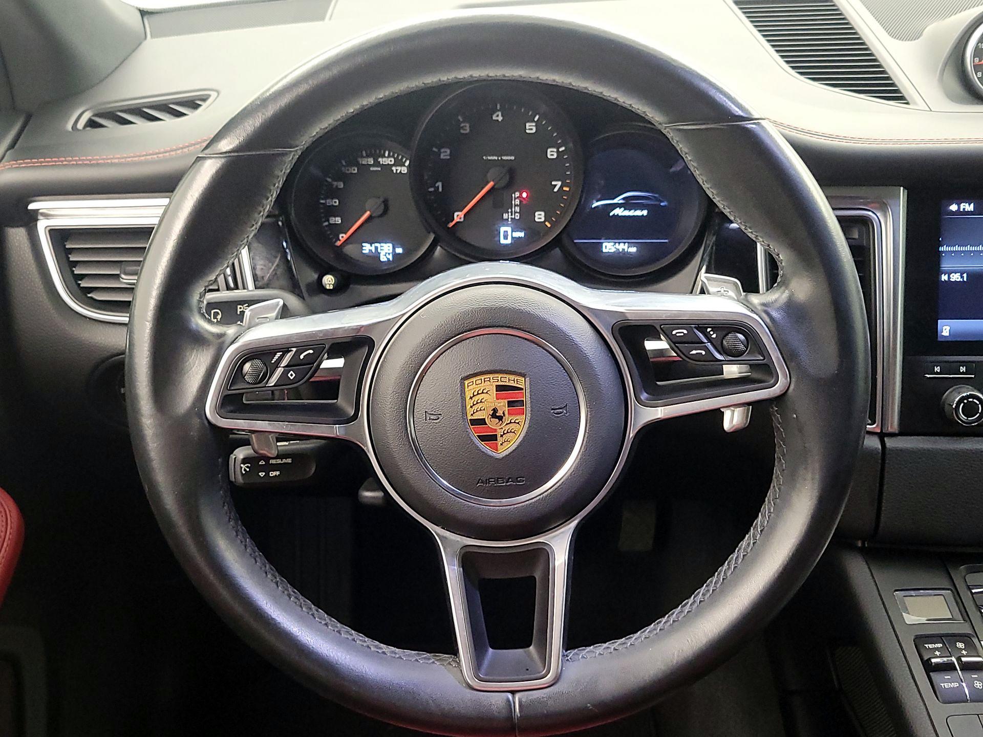 Thumbnail: 2018 Porsche Macan - 10