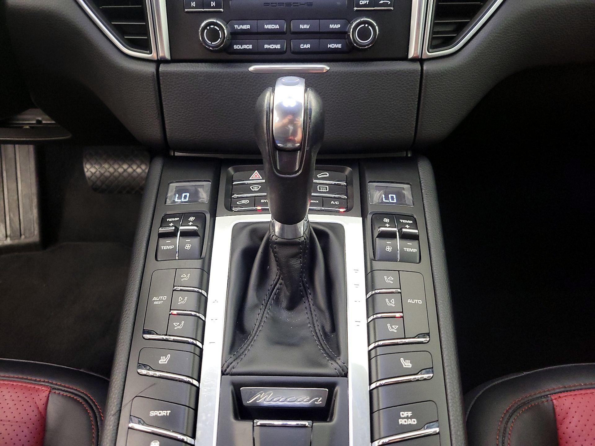 Thumbnail: 2018 Porsche Macan - 17