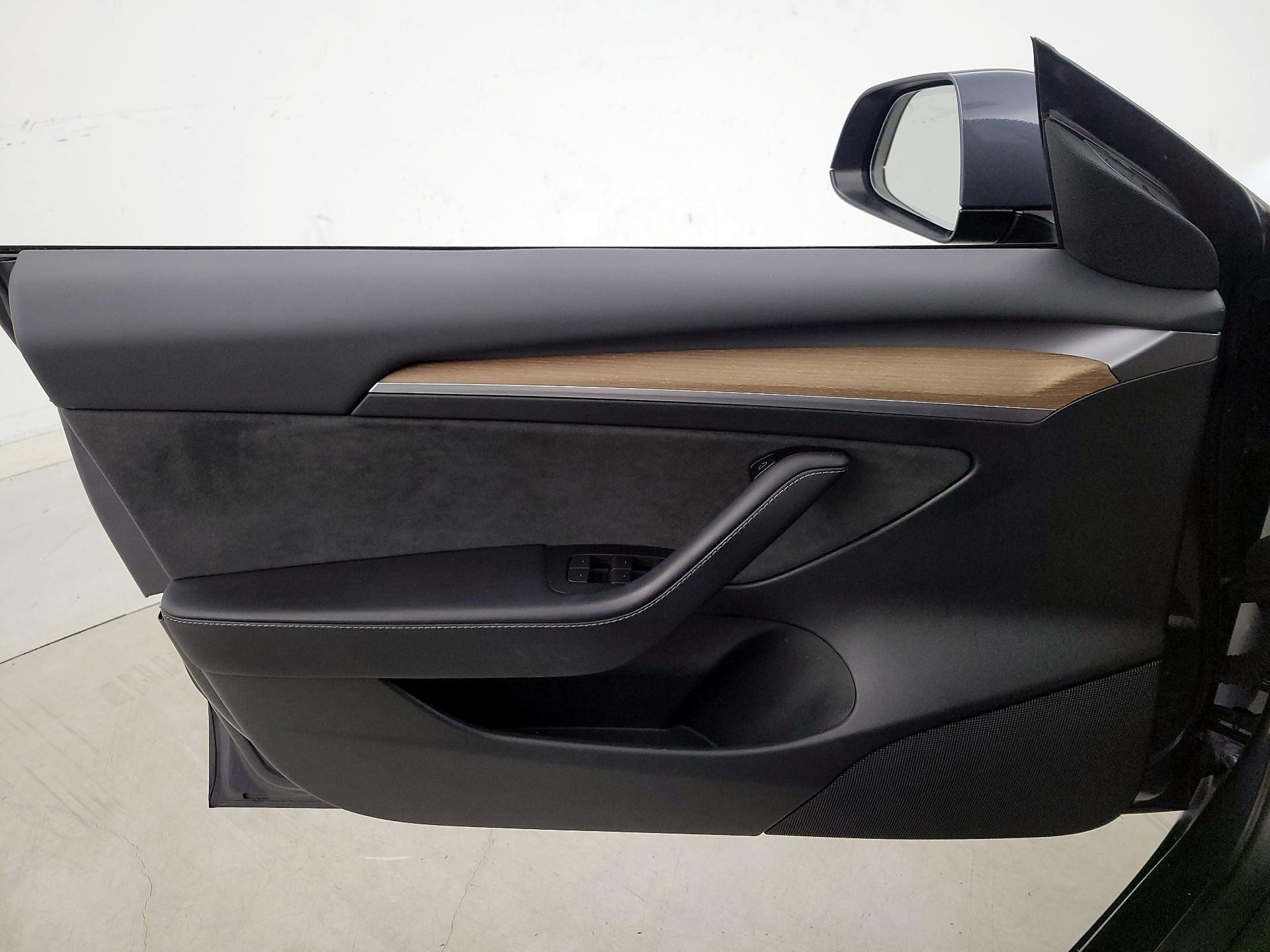 Thumbnail: 2023 Tesla Model 3 - 12