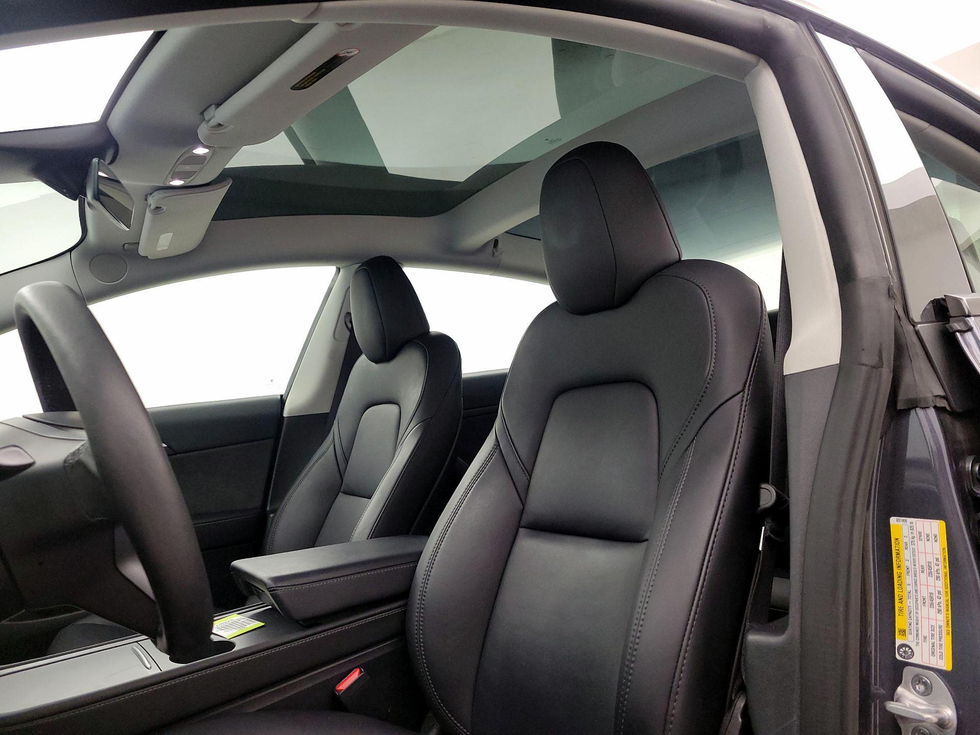 Thumbnail: 2023 Tesla Model 3 - 19