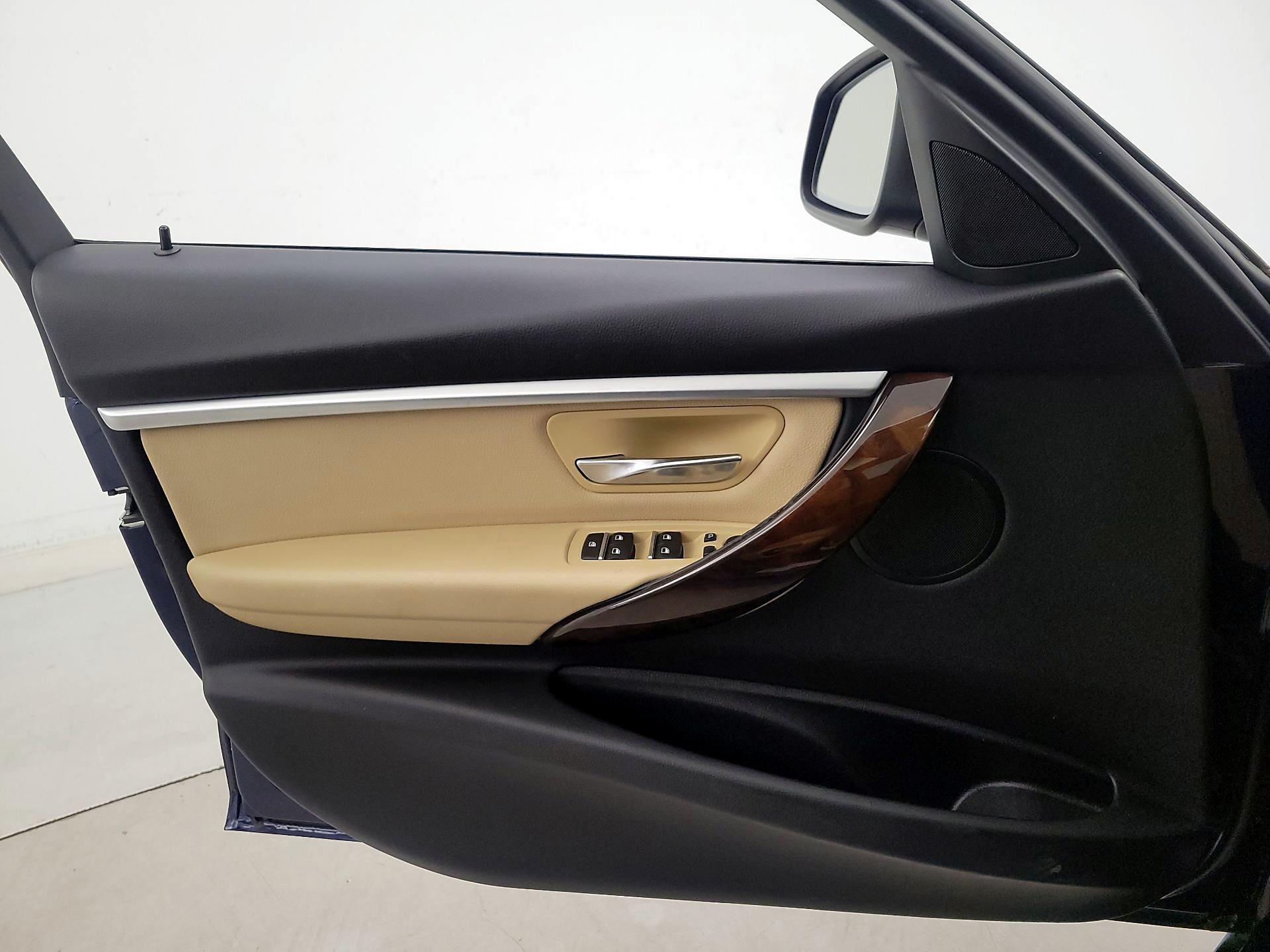 Thumbnail: 2017 BMW 3 Series - 12