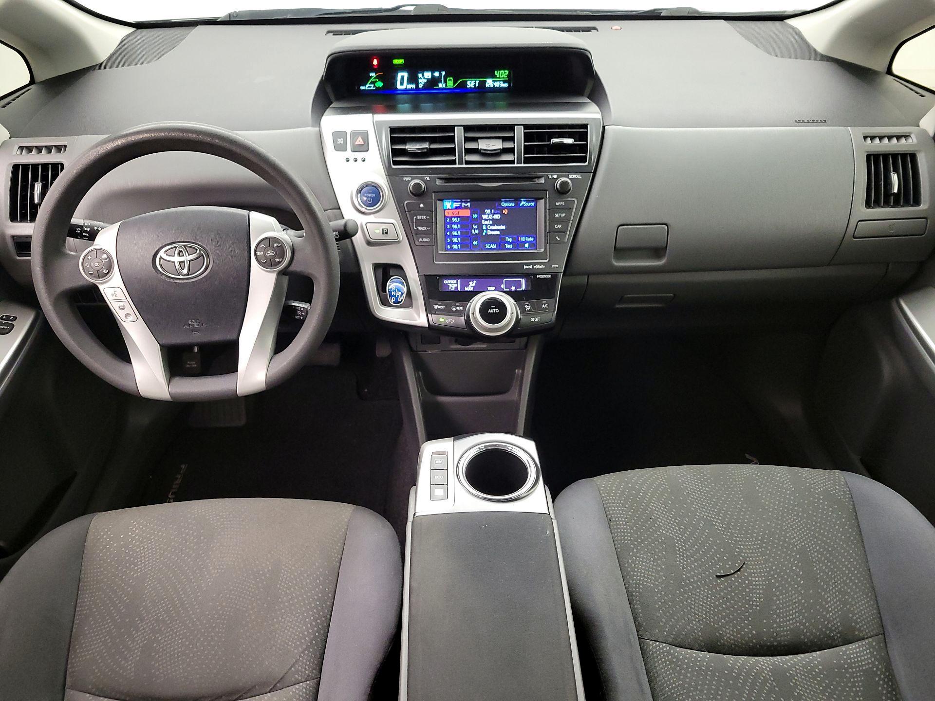 Thumbnail: 2014 Toyota Prius v - 9