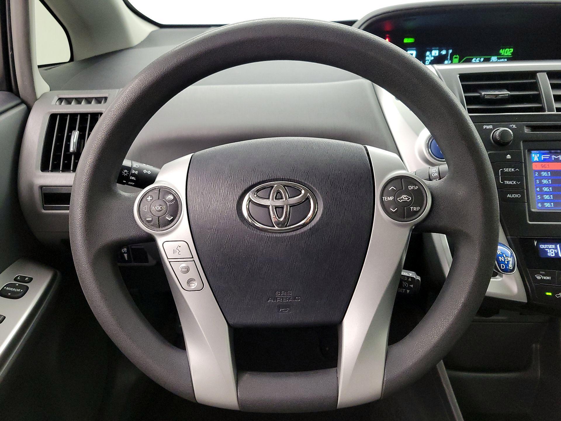Thumbnail: 2014 Toyota Prius v - 10