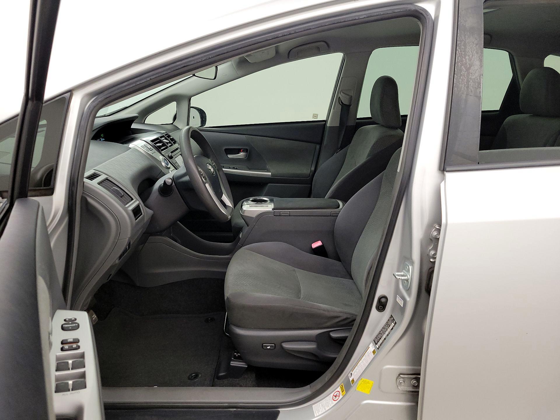 Thumbnail: 2014 Toyota Prius v - 11