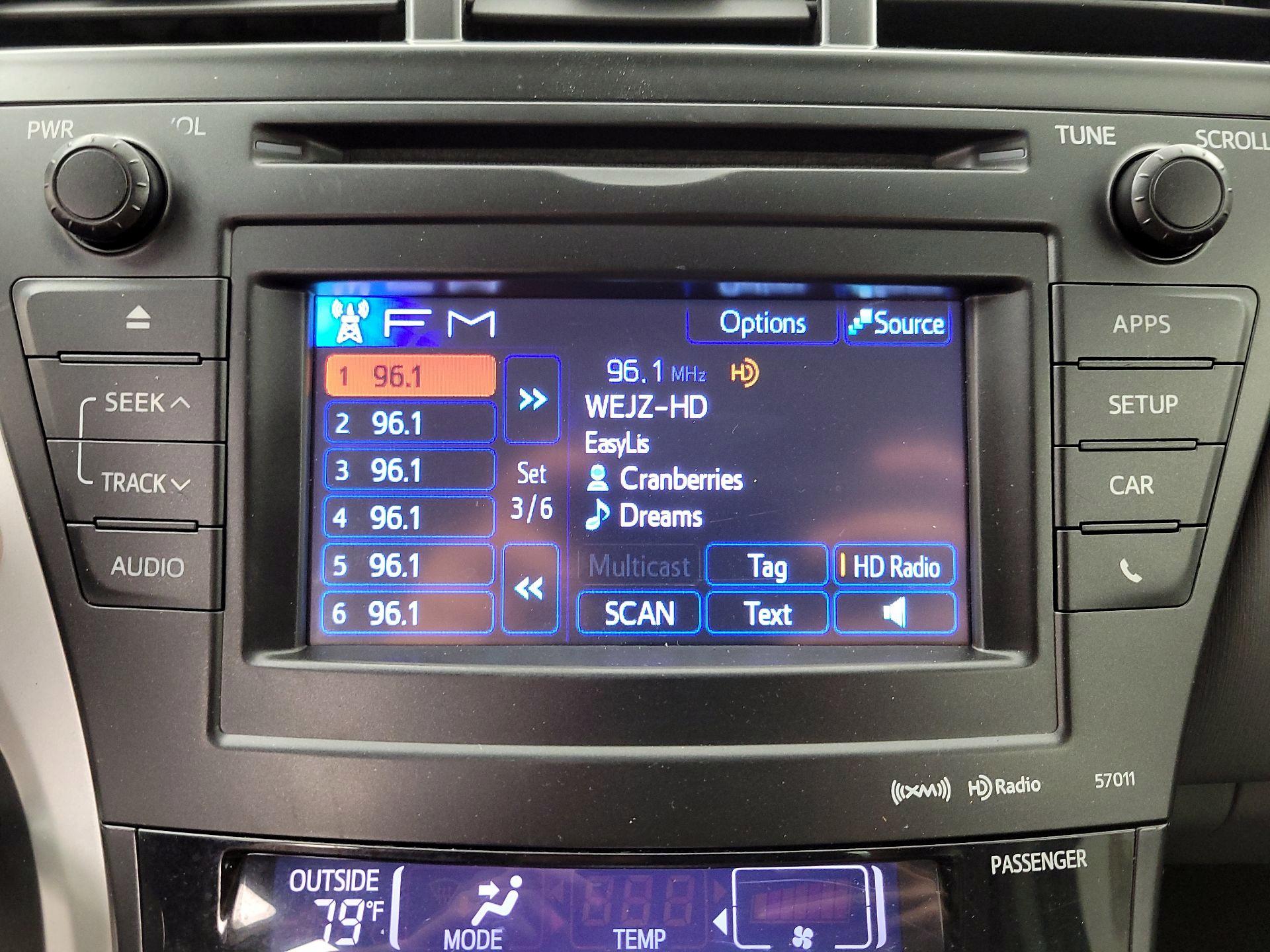 Thumbnail: 2014 Toyota Prius v - 15