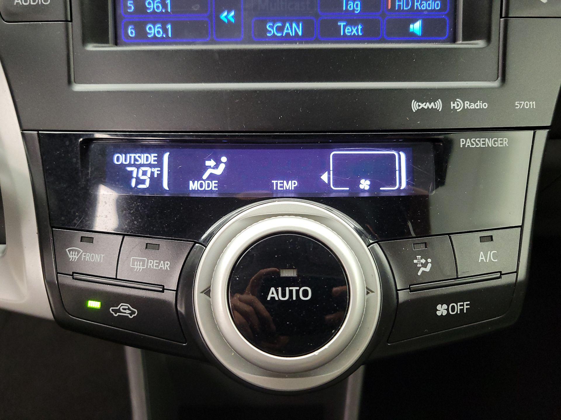Thumbnail: 2014 Toyota Prius v - 16