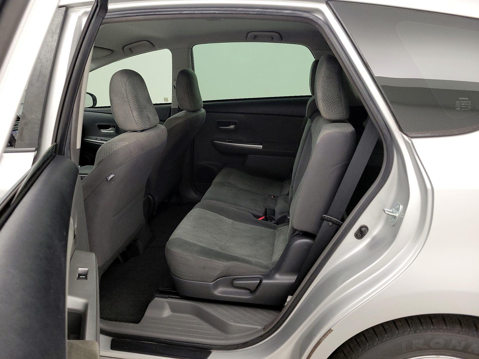Thumbnail: 2014 Toyota Prius v - 19