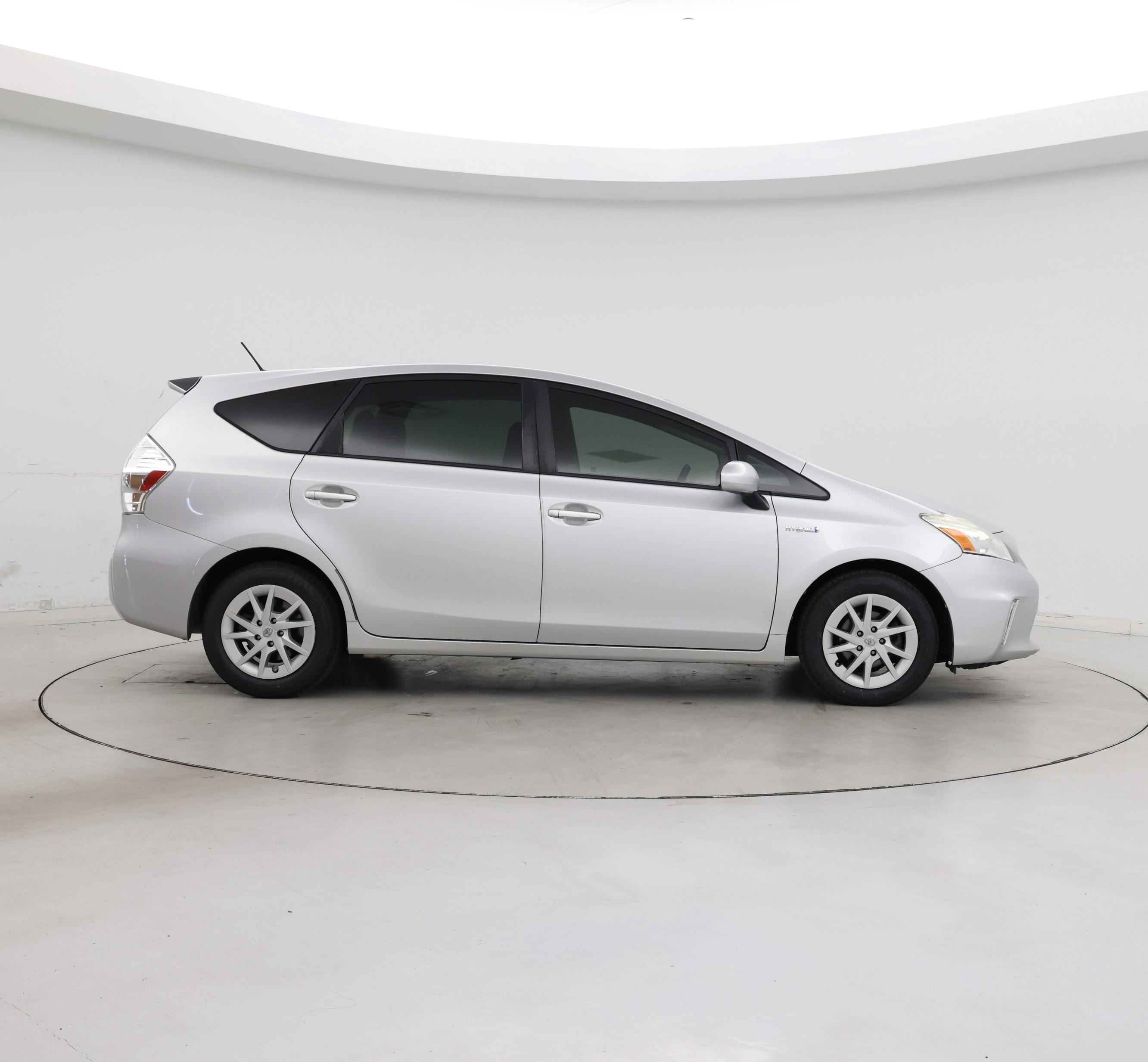 Thumbnail: 2014 Toyota Prius v - 7