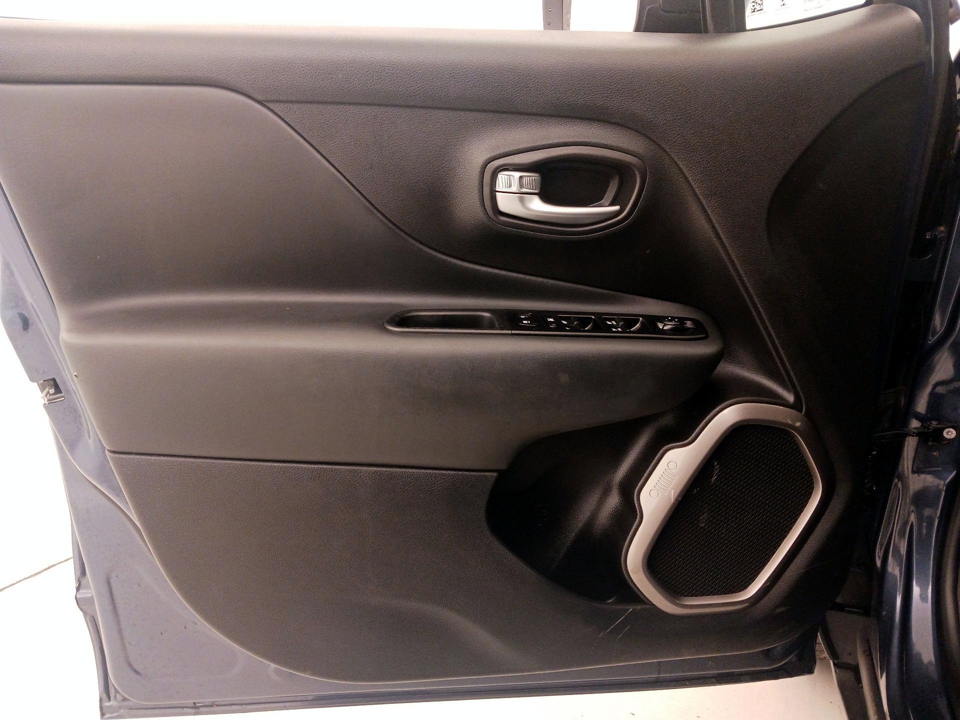 Thumbnail: 2022 Jeep Renegade - 12