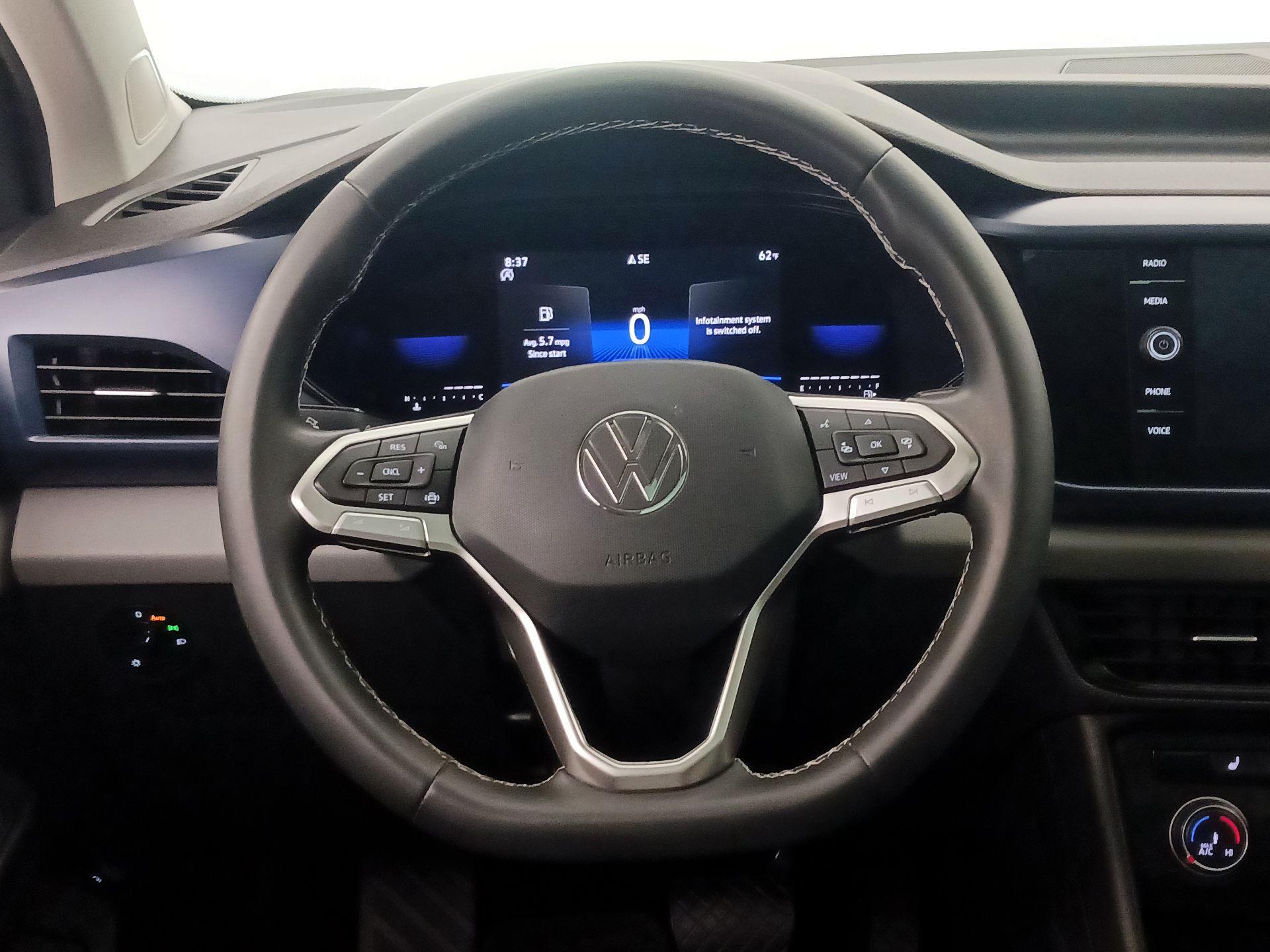 Thumbnail: 2022 Volkswagen Taos - 10