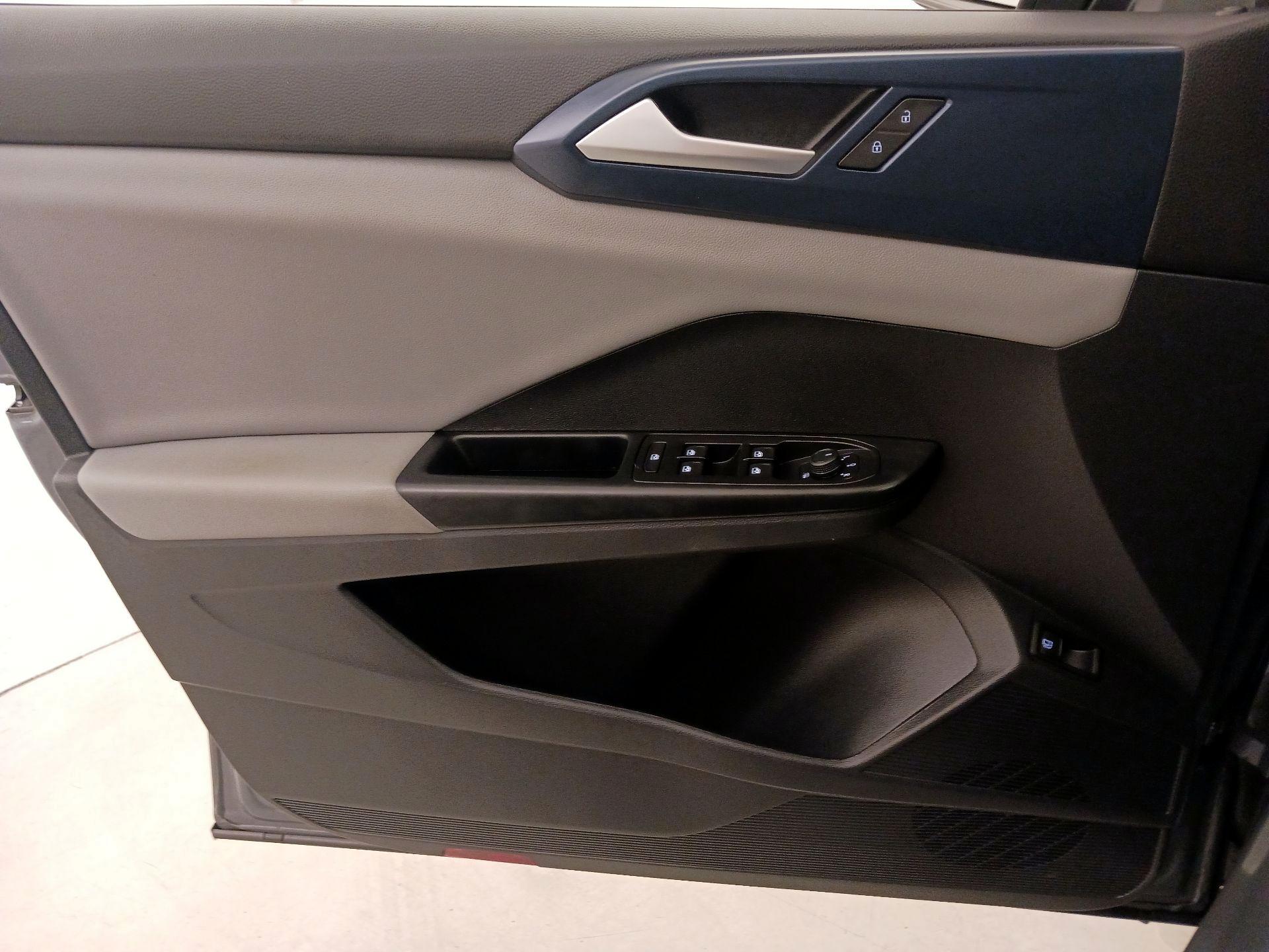 Thumbnail: 2022 Volkswagen Taos - 12