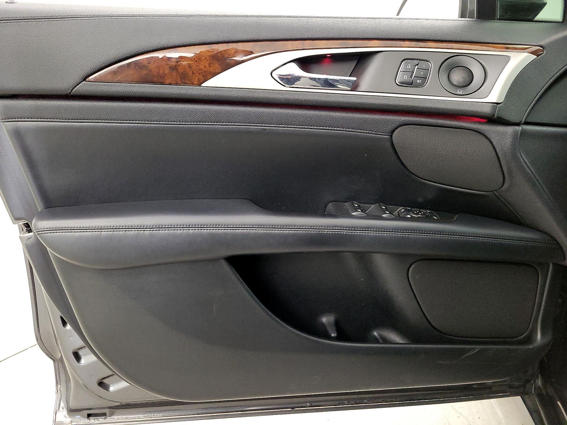 Thumbnail: 2017 Lincoln MKZ - 12