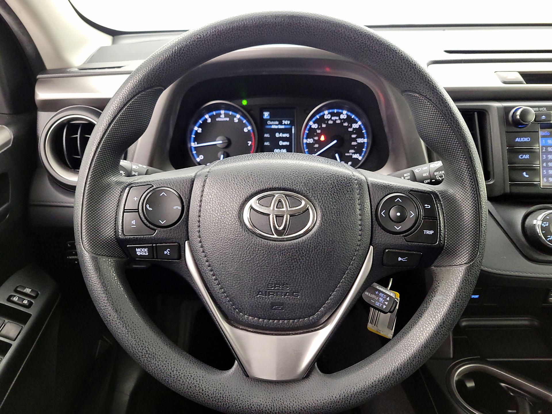 Thumbnail: 2017 Toyota RAV4 - 10