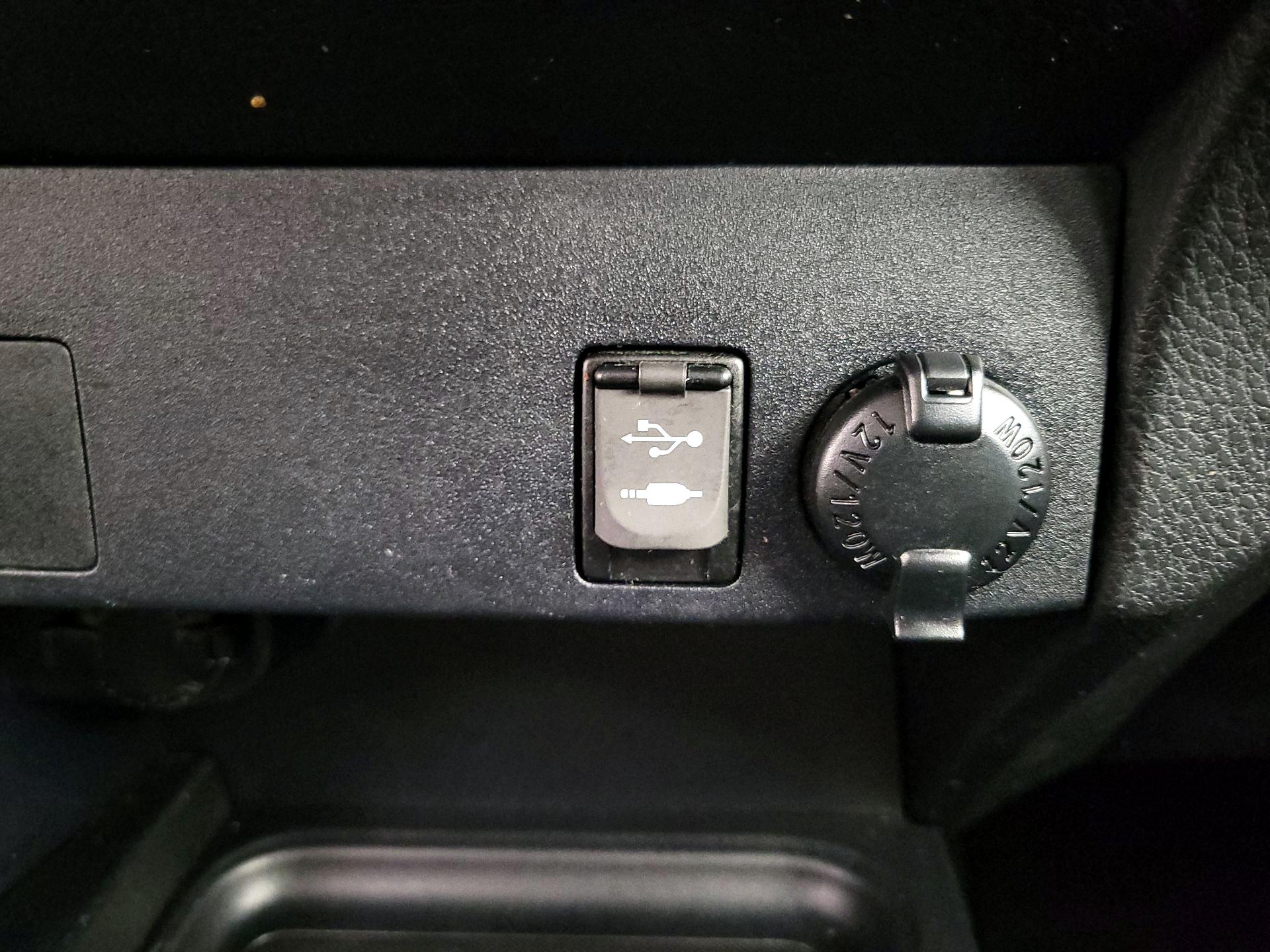 Thumbnail: 2017 Toyota RAV4 - 18