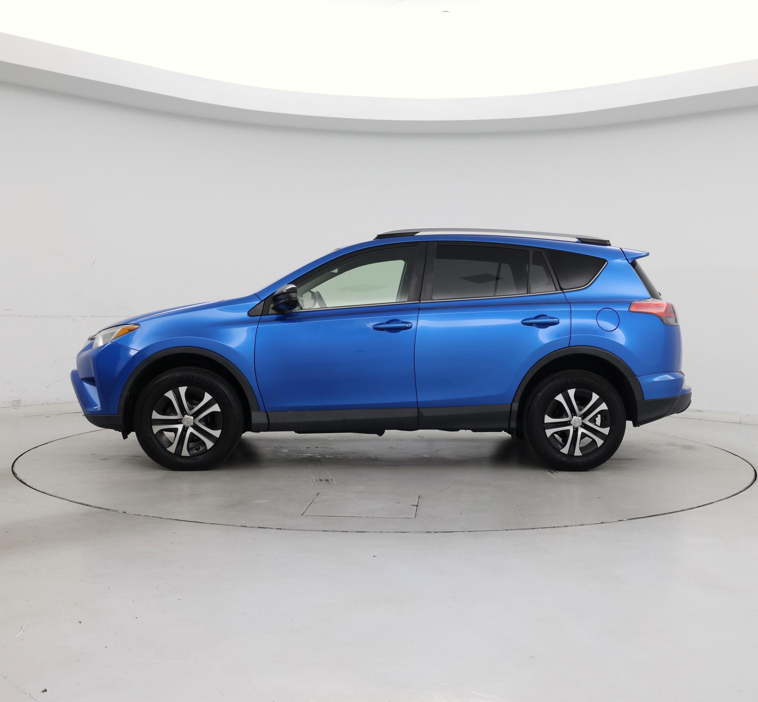 Thumbnail: 2017 Toyota RAV4 - 3